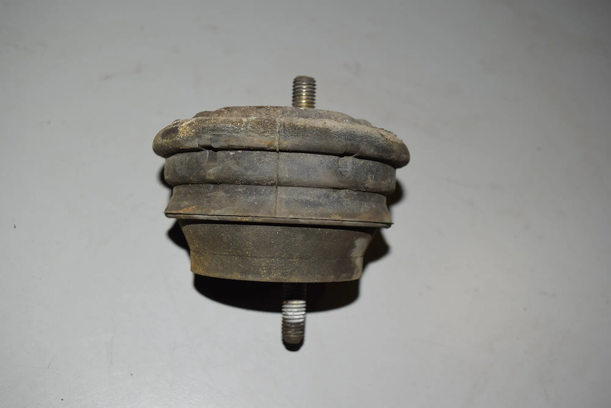Right Side Engine Mount · BMW 5 (E39) 520 i 2002