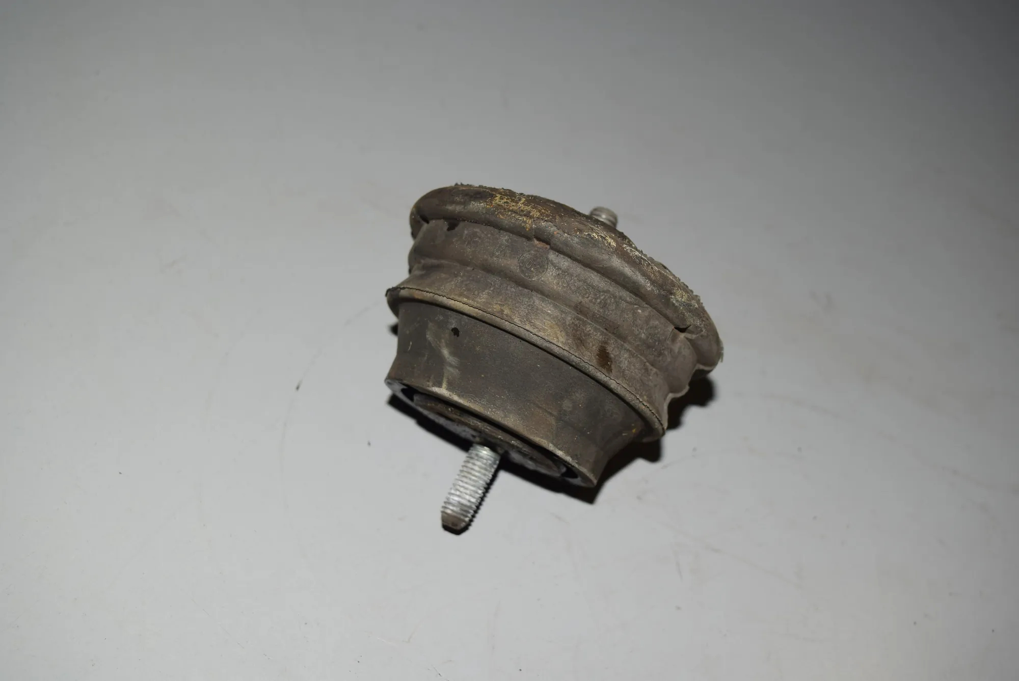 Left Side Engine Mount · BMW 5 (E39) 520 i 2002