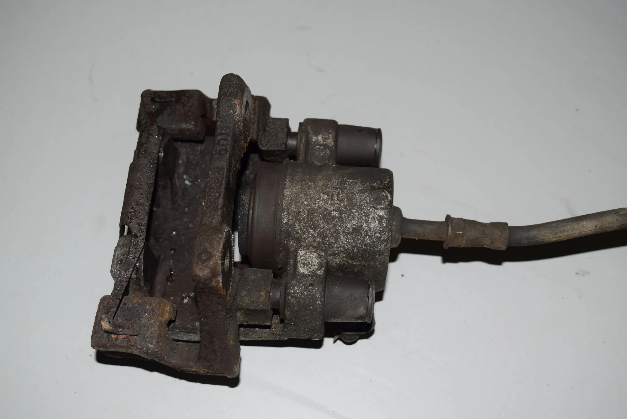Rear Left Brake Caliper · BMW 5 (E39) 520 i 2002 – 2