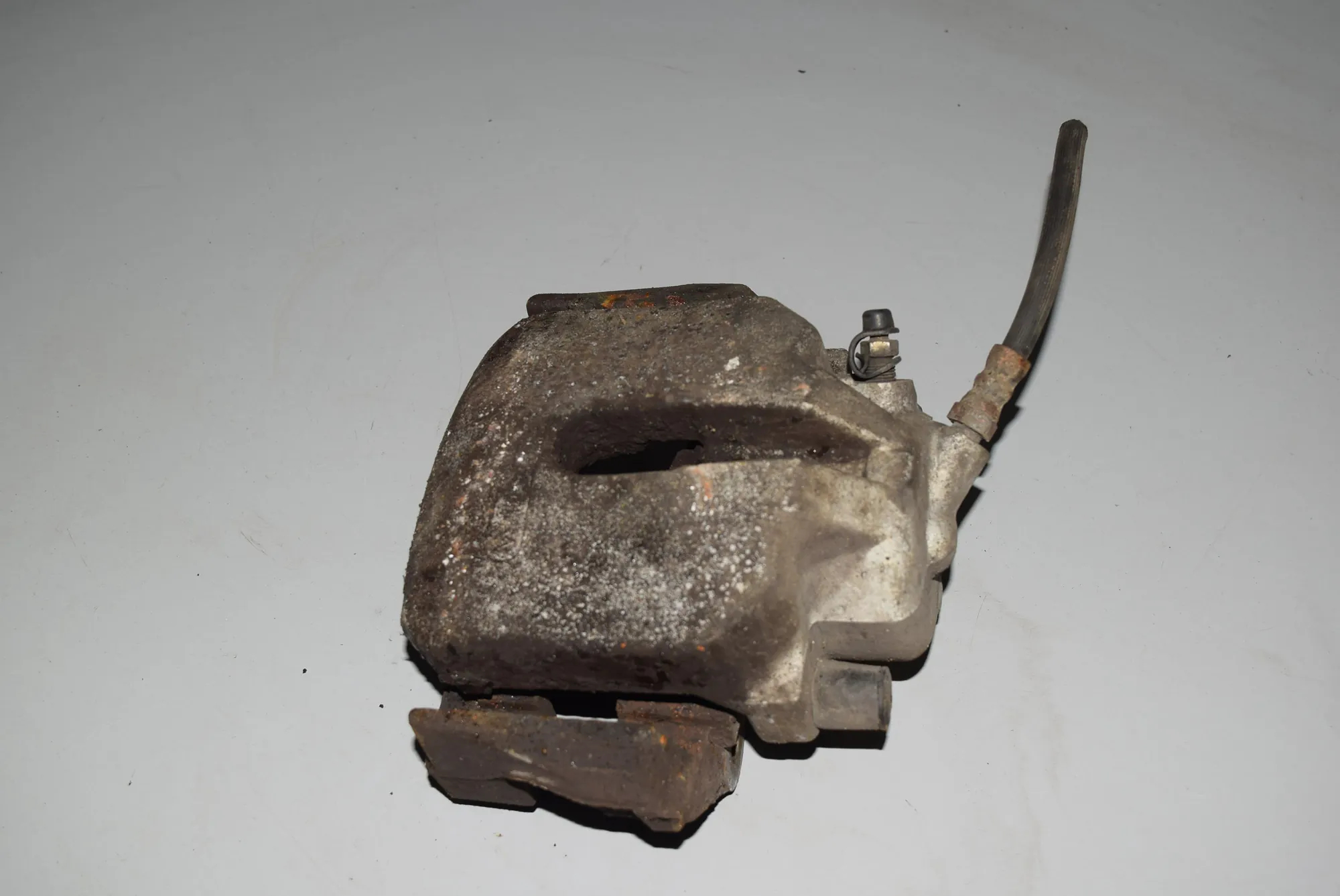 Front Left Brake Caliper · BMW 5 (E39) 520 i 2002