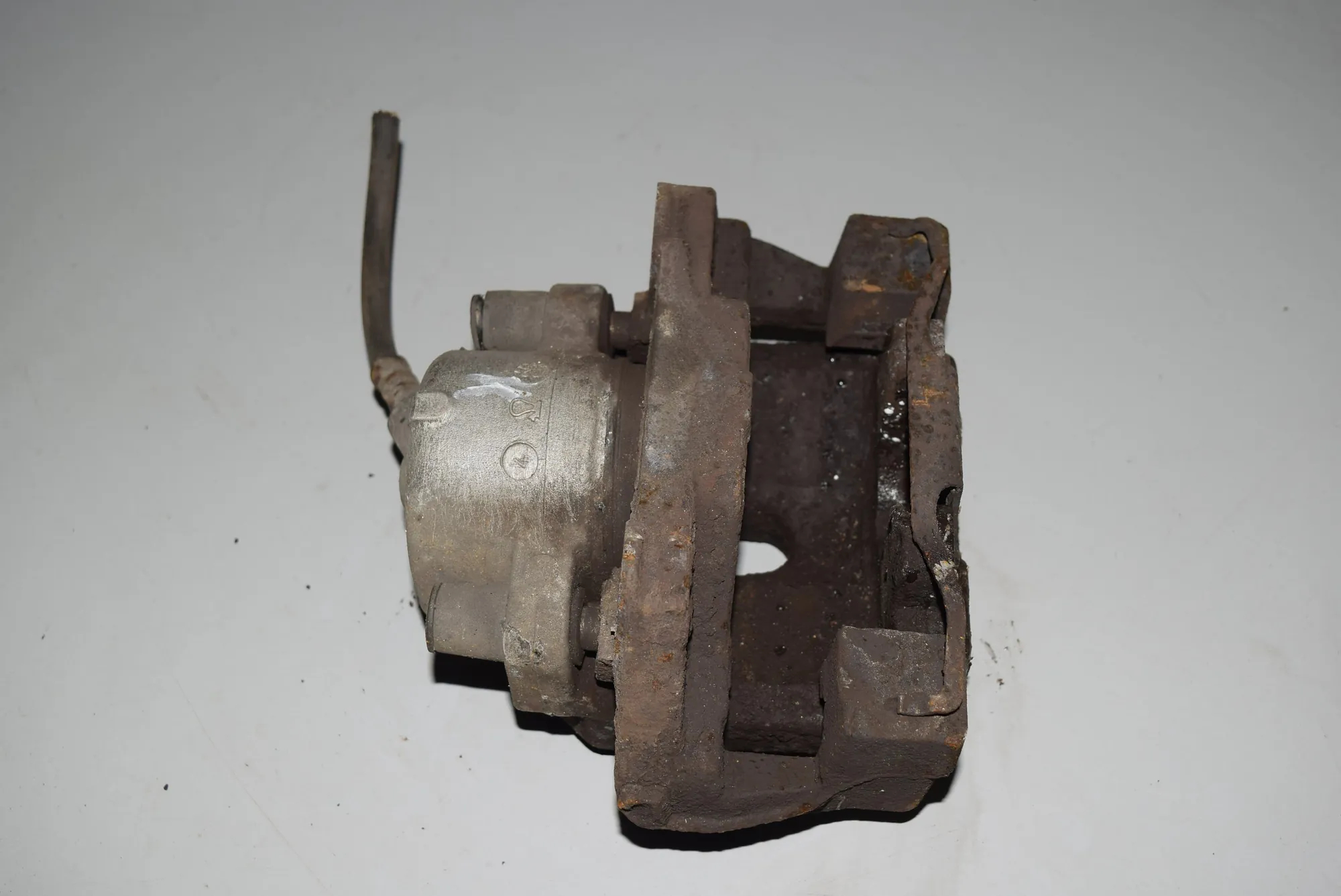 Front Left Brake Caliper · BMW 5 (E39) 520 i 2002 – 2