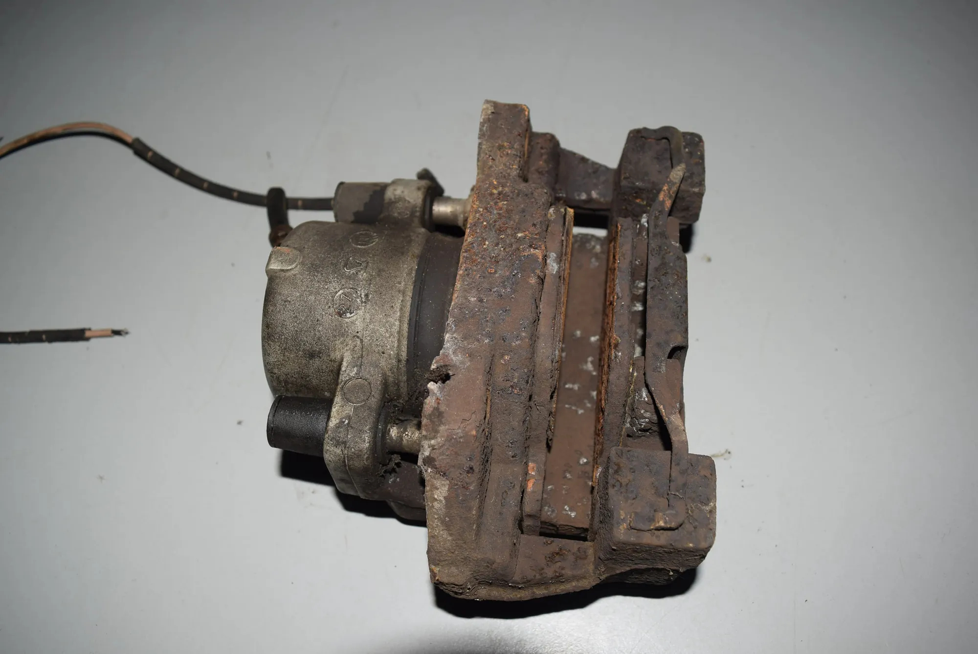 Front Left Brake Caliper · BMW 5 Touring (E39) 525 d 2000