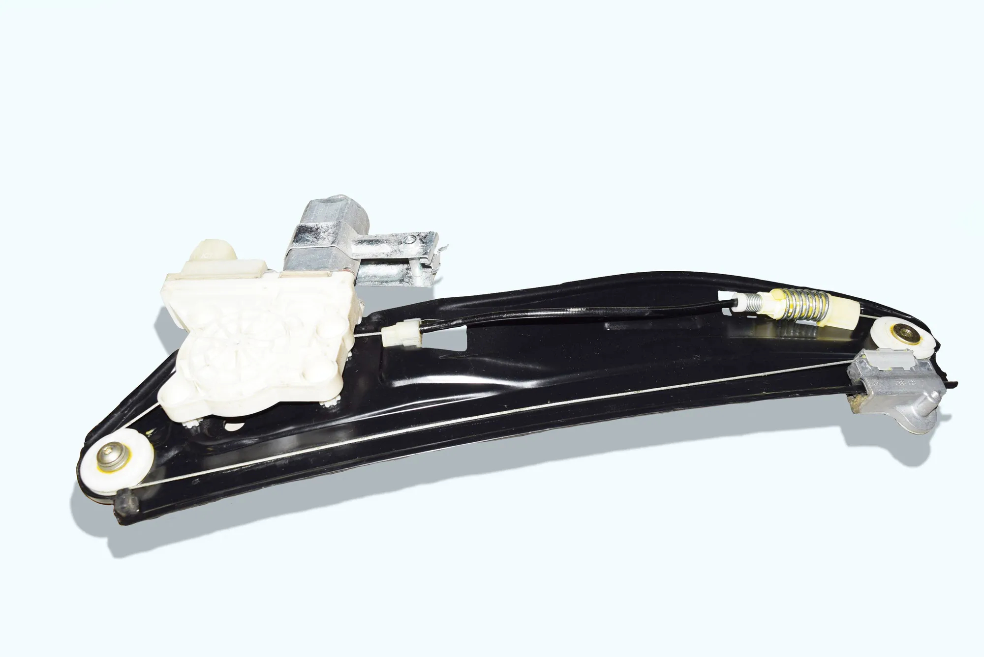 Rear Left Door Window Regulator – OEM 7024813 · BMW 7 (E65, E66, E67) BMW 7 (E65, E66, E67) 2001