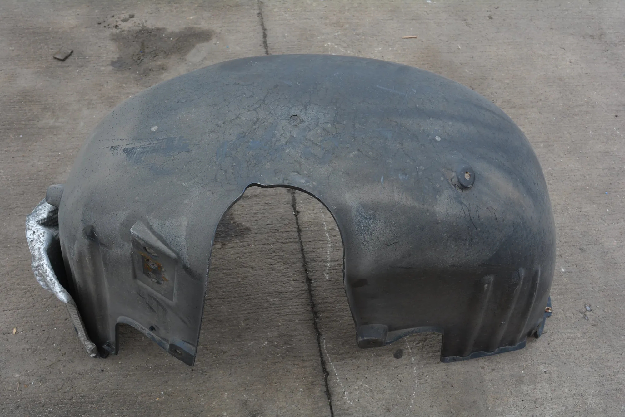 Rear Left Arch Liner – OEM 8223377 · BMW 7 (E65, E66, E67) BMW 7 (E65, E66, E67) 2001 – 3