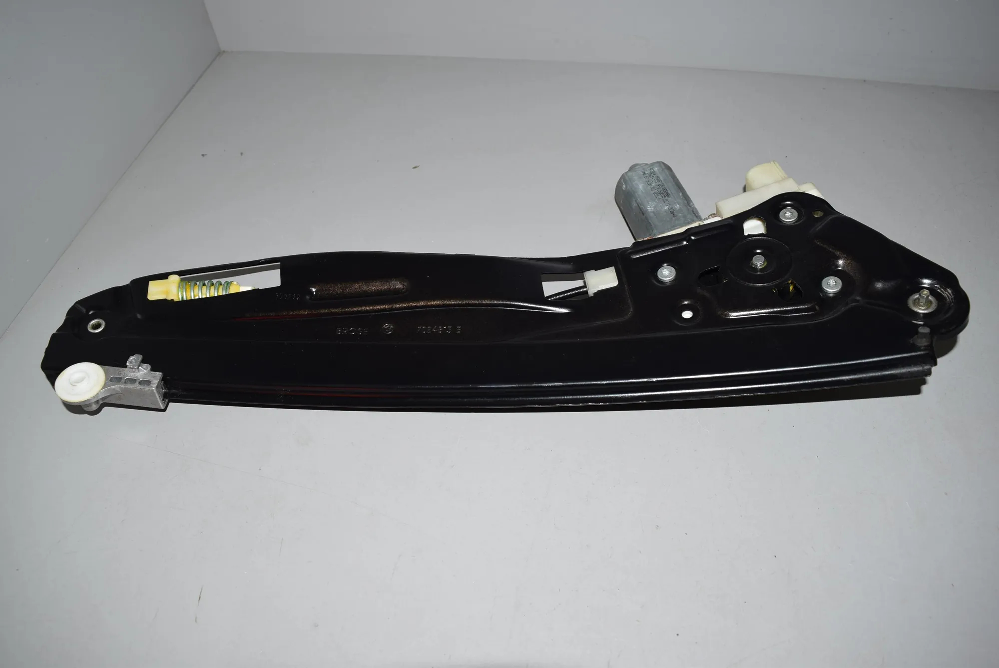 Rear Left Door Window Regulator – OEM 7024813 · BMW 7 (E65, E66, E67) BMW 7 (E65, E66, E67) 745 i, Li 2001