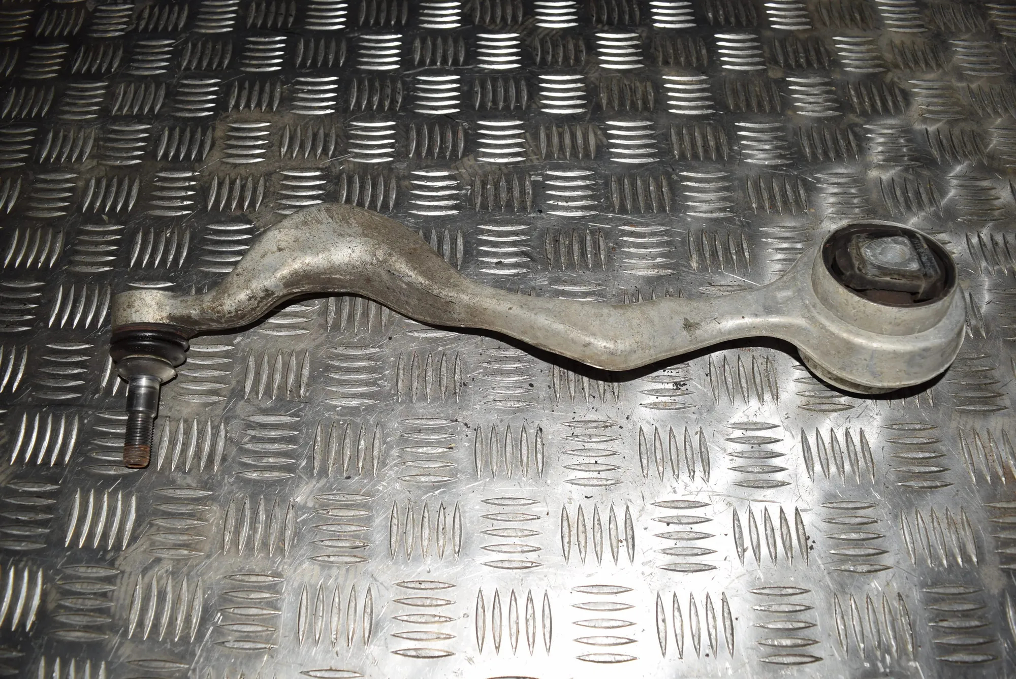 Front Left Curved Control Arm · BMW 1 (E87) 118 d 2008 – 2
