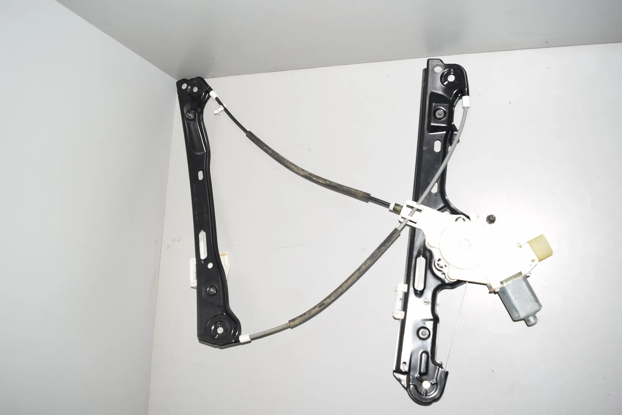 Front Left Door Window Regulator – OEM 70677957138465 · BMW 1 (E87) 118 d 2008 – 2