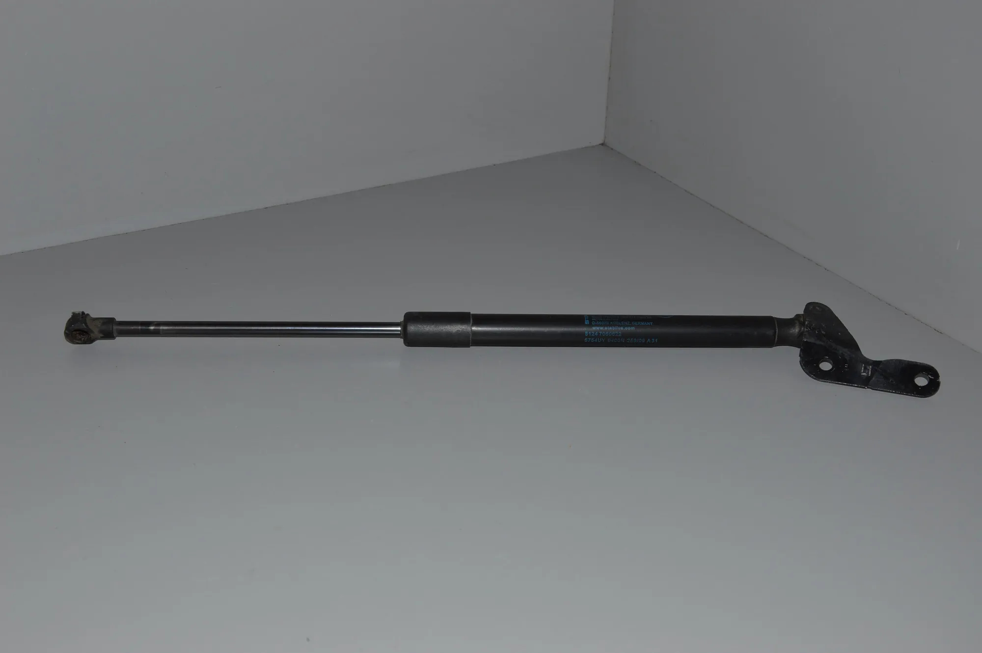 Left Side Tailgate Gas Strut – OEM 51247060622 · BMW 1 (E87) 118 d 2008