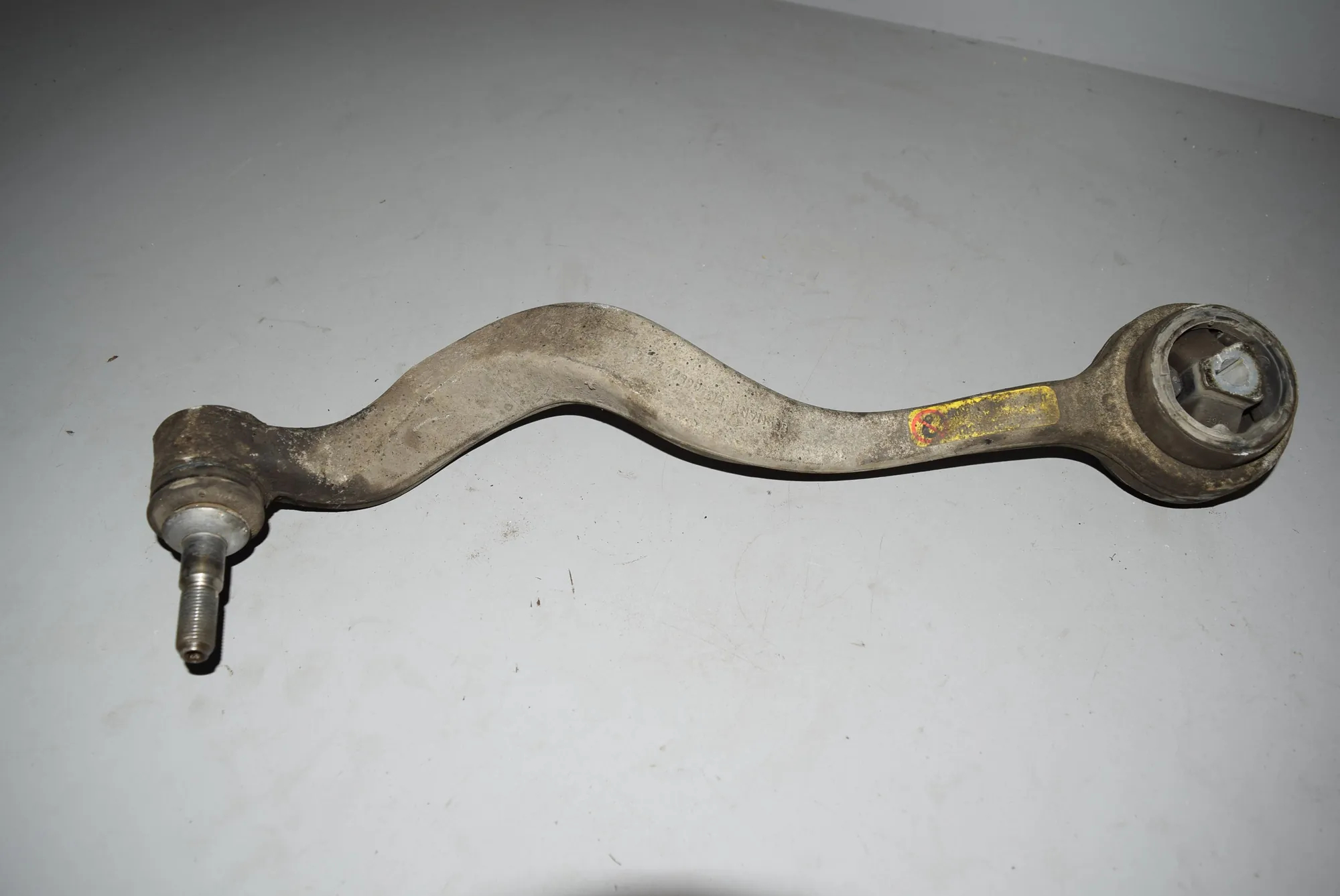 Front Right Curved Control Arm · BMW 5 (E60) 530 i 2004