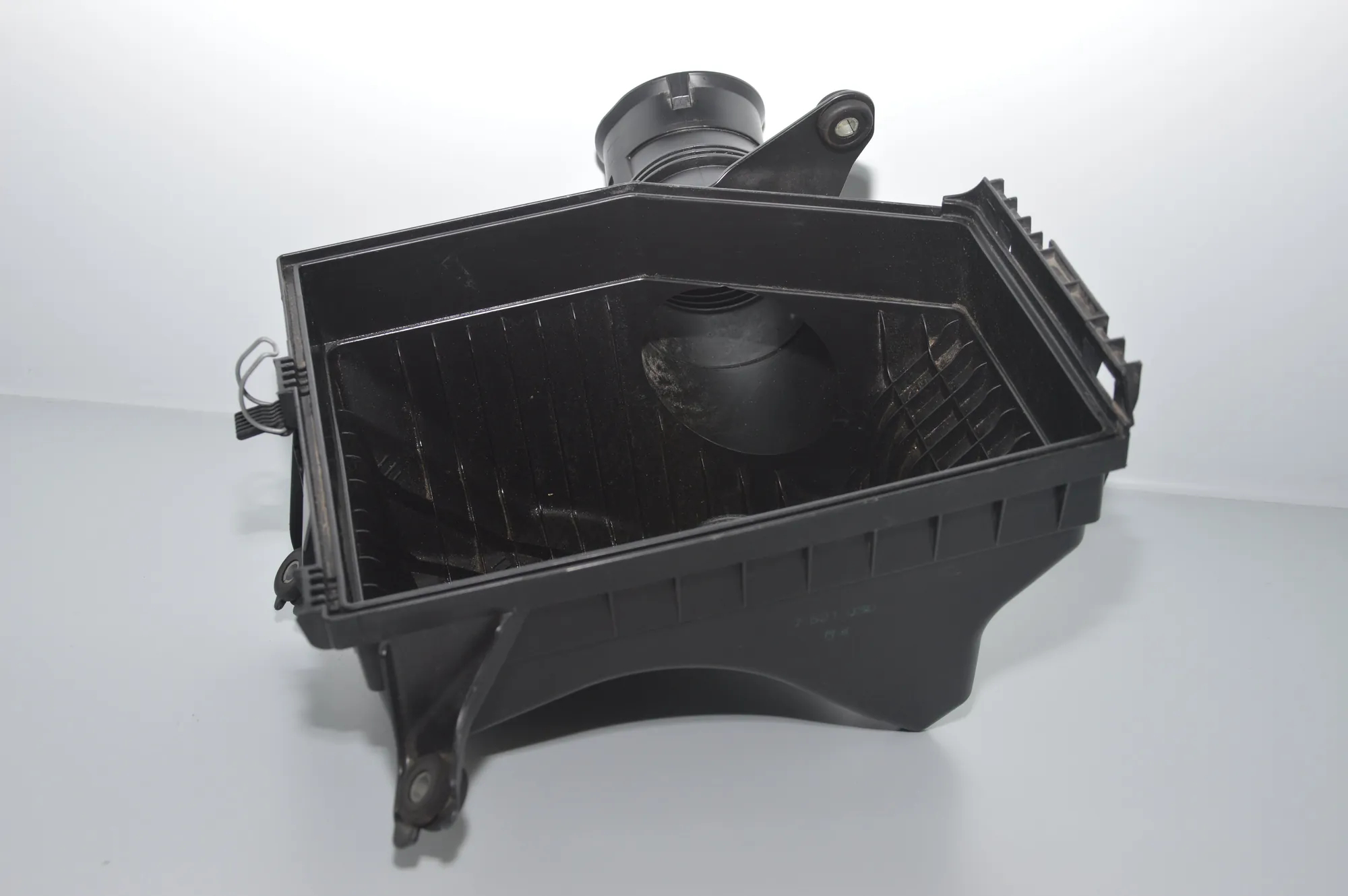 Air Filter Box – OEM 7521030 · BMW 5 (E60) 530 i 2004 – 3