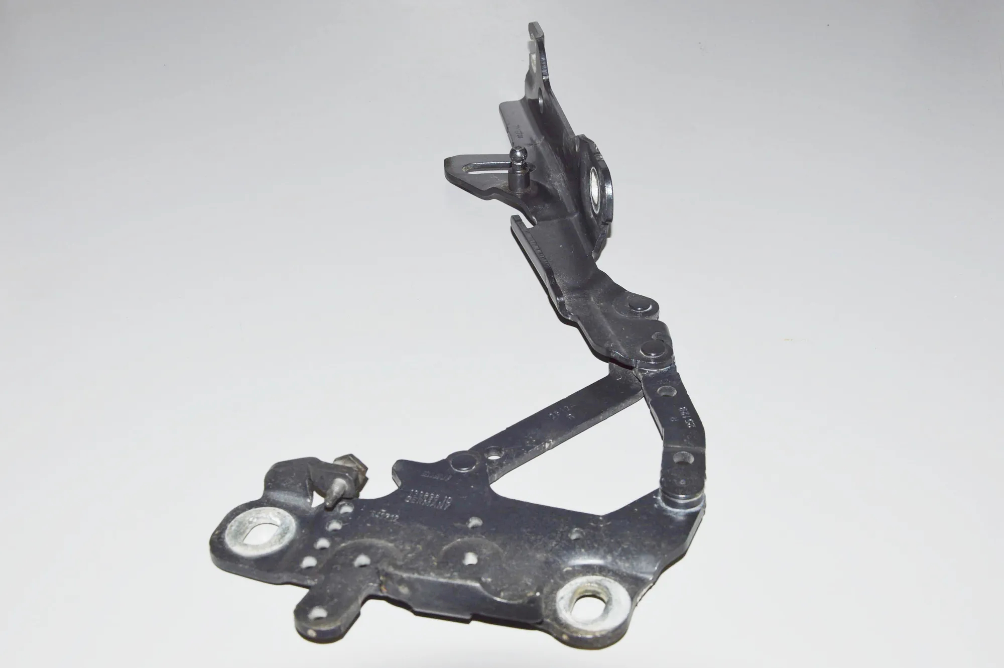 Front Right Bonnet Hinge · BMW 1 (F20) 116 d 2012
