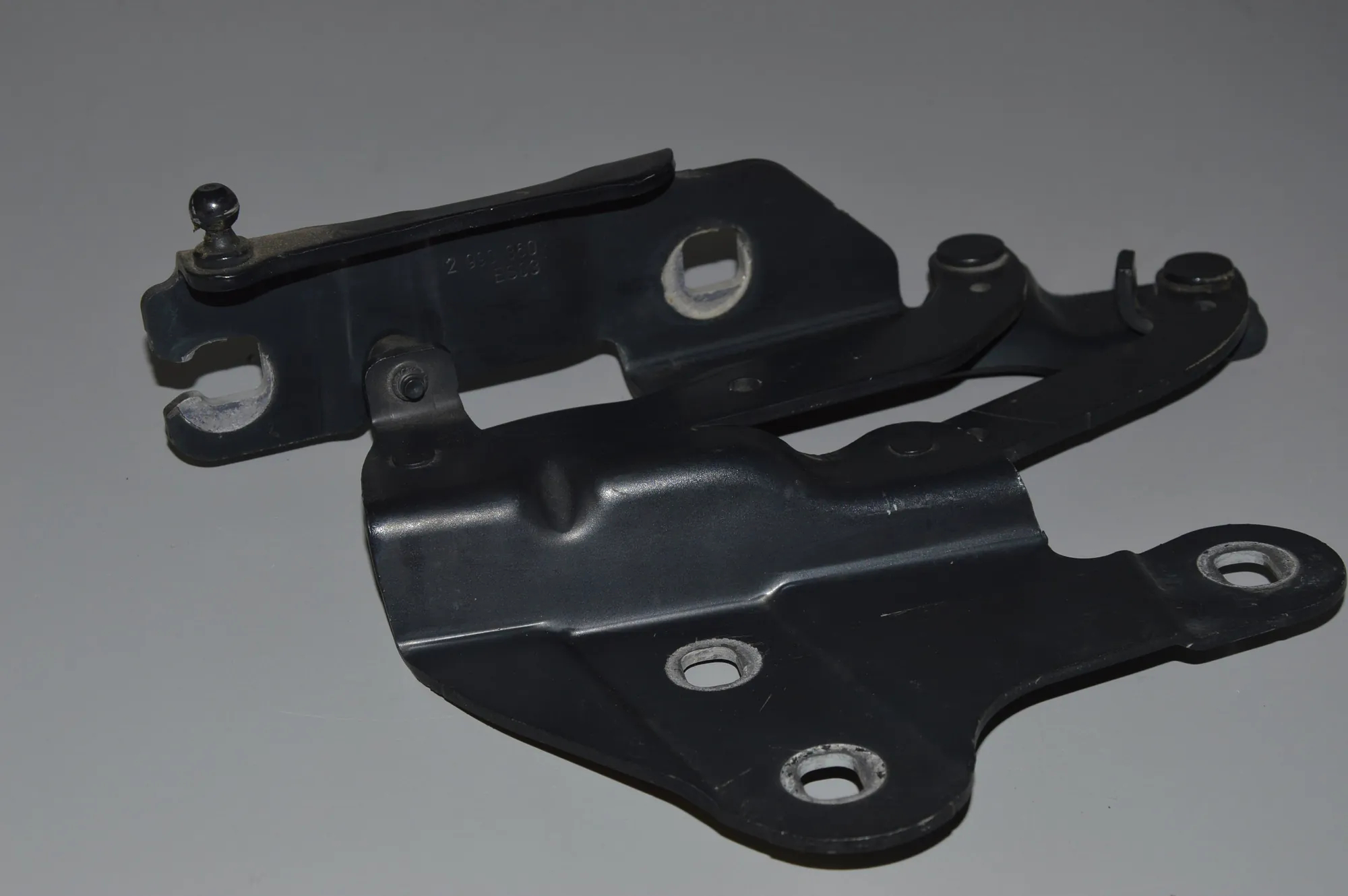 Front Right Bonnet Hinge – OEM 2990360 · BMW X1 (E84) xDrive 20 d 2010 – 4