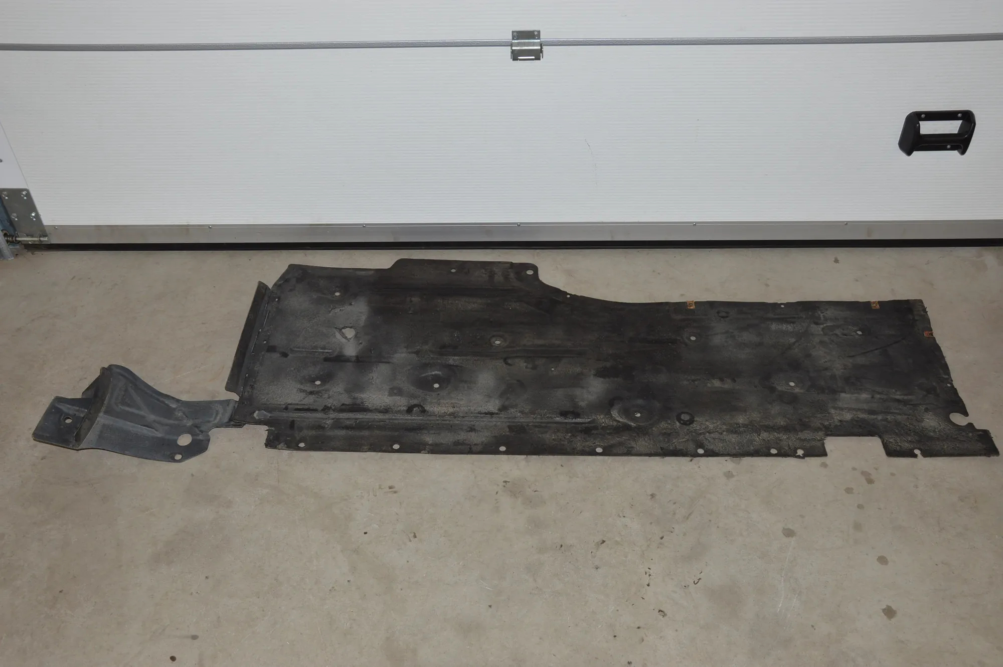 Left Side Underbody Cover · BMW X1 (E84) xDrive 20 d 2010 – 2
