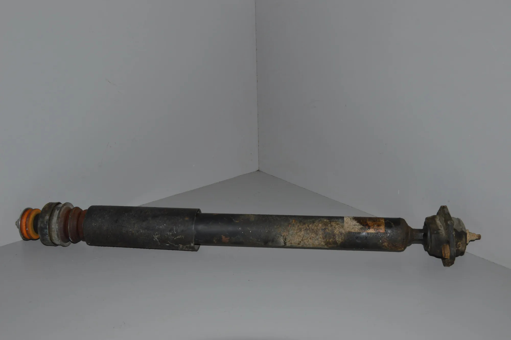 Rear Right Shock Absorber – OEM 33526793714 · BMW X1 (E84) xDrive 20 d 2010 – 3