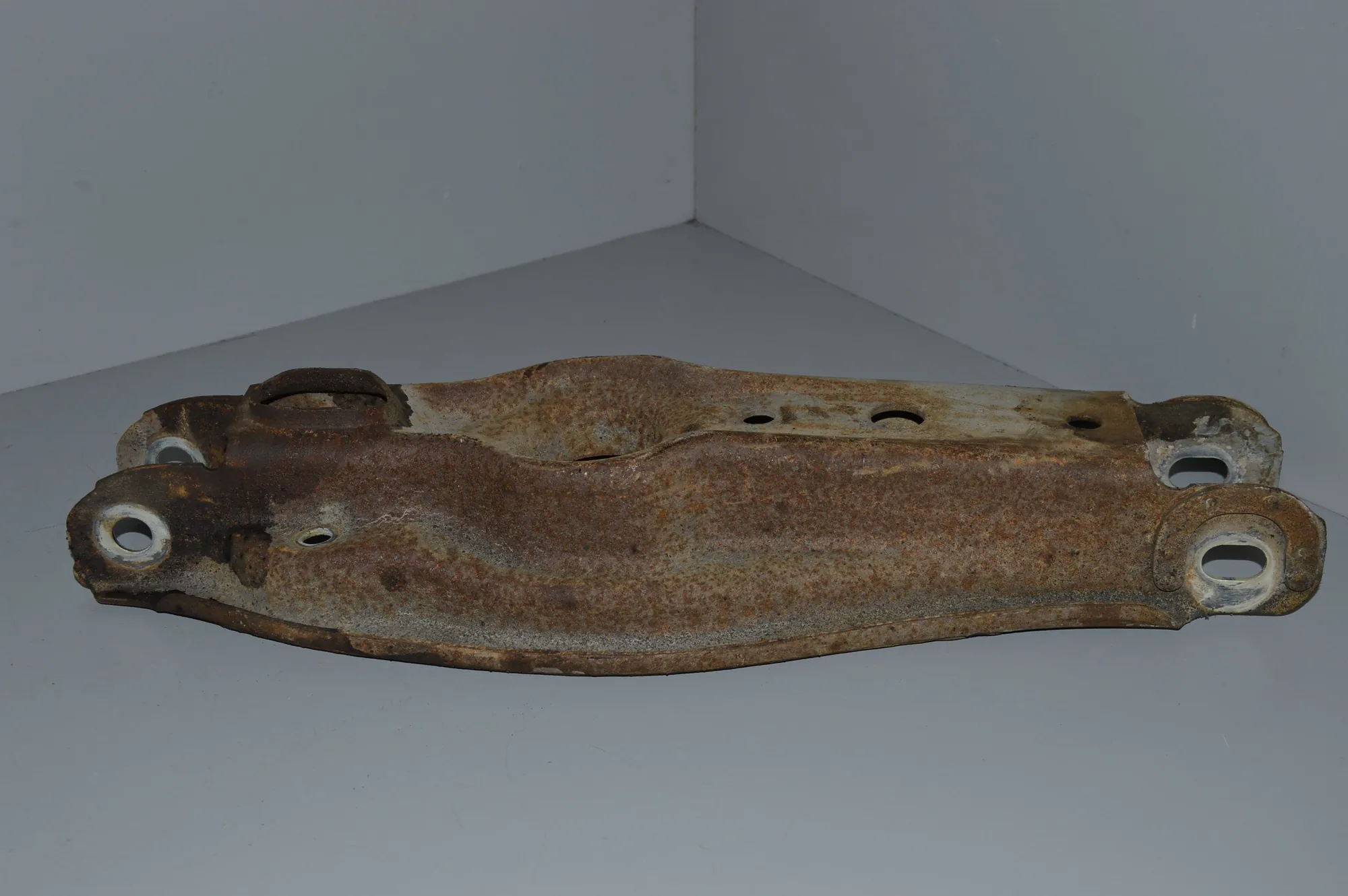 Rear Left Lower Control Arm · BMW X1 (E84) xDrive 20 d 2010