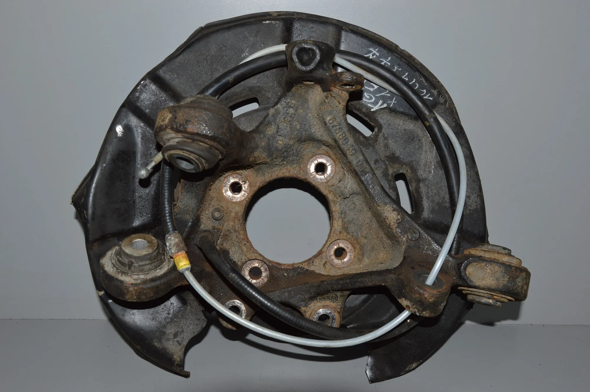 Rear Left Wheel Hub Spindle – OEM 6788049 · BMW X1 (E84) xDrive 20 d 2010 – 2