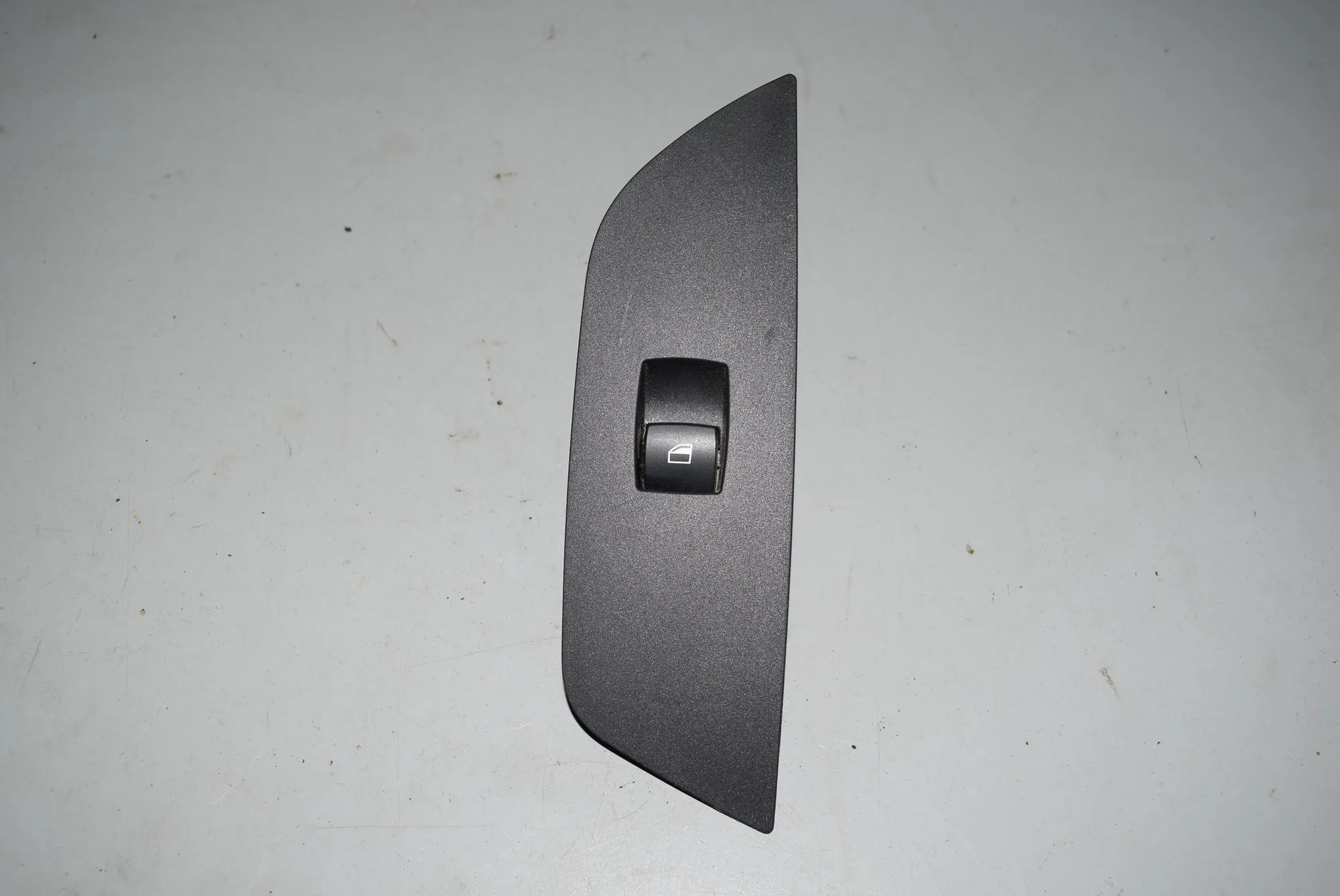Front Right Door Window Switch – OEM 6935534 · BMW X1 (E84) xDrive 20 d 2010 – 3