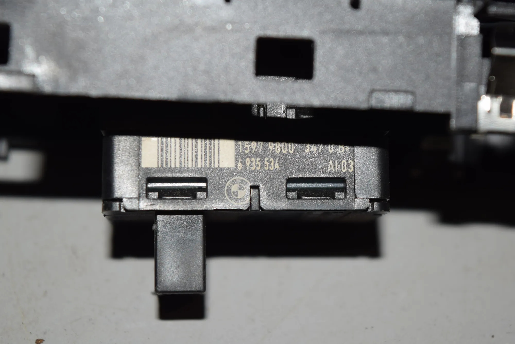 Front Right Door Window Switch – OEM 6935534 · BMW X1 (E84) xDrive 20 d 2010