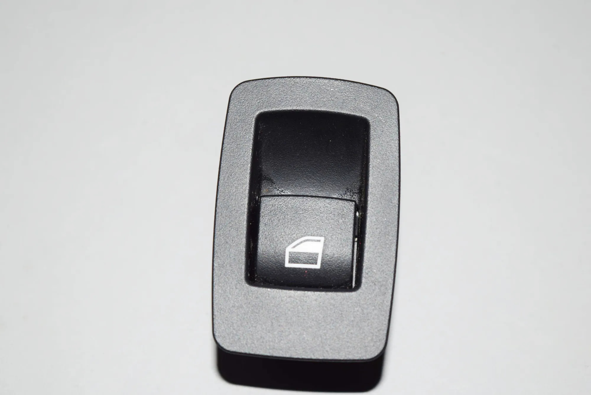Rear Right Door Window Switch – OEM 9208106 · BMW 3 Touring (F31) 2012