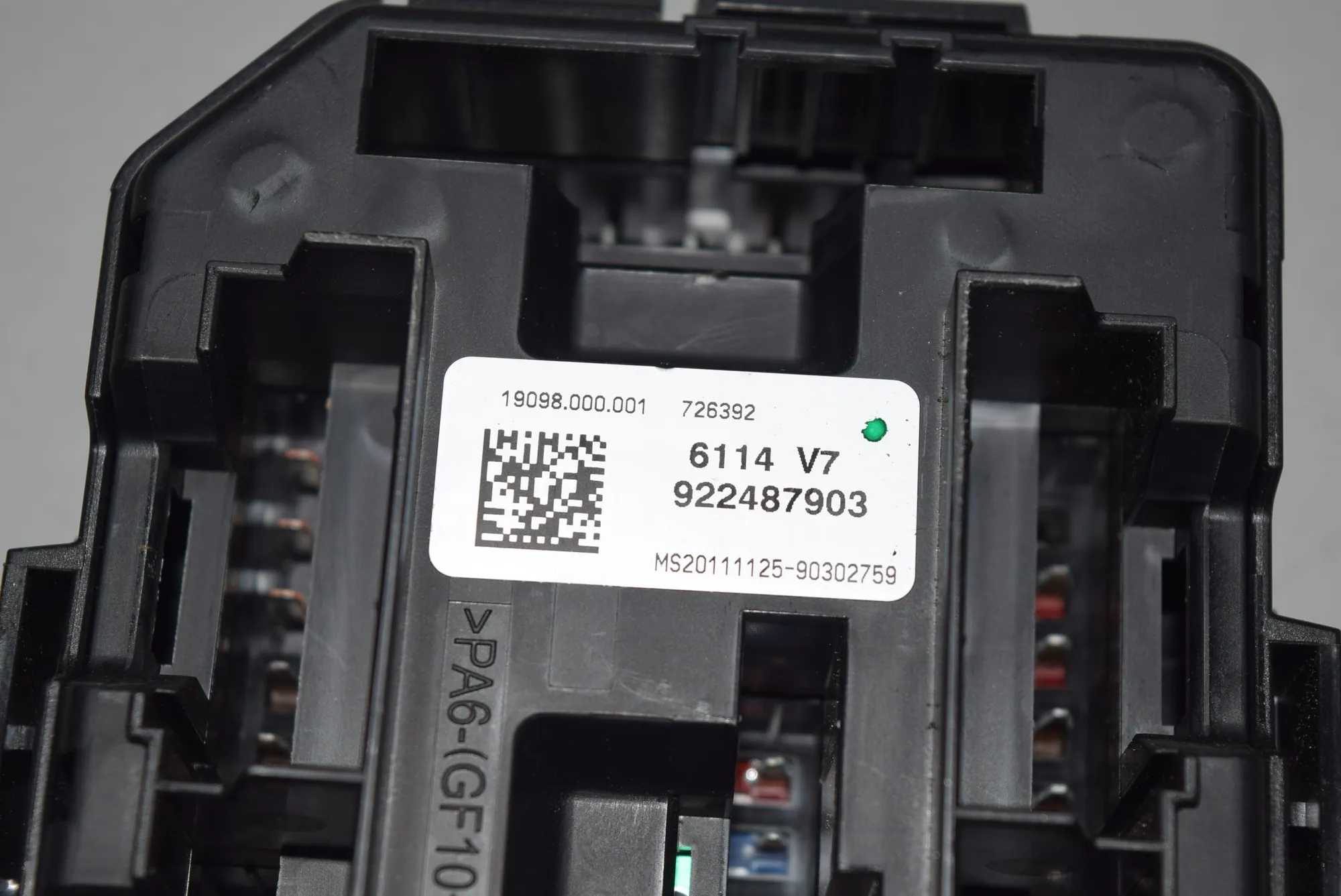 Fuse Box – OEM 922487903 · BMW 3 (F30, F80) 328 i 2011 – 3