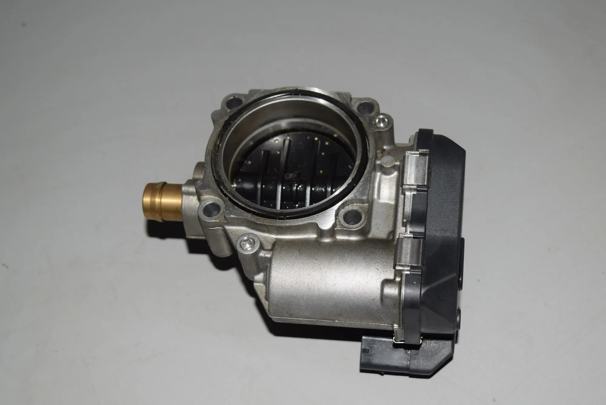 Throttle Body – OEM 7588625 · BMW 3 (F30, F80) 328 i 2011 – 2