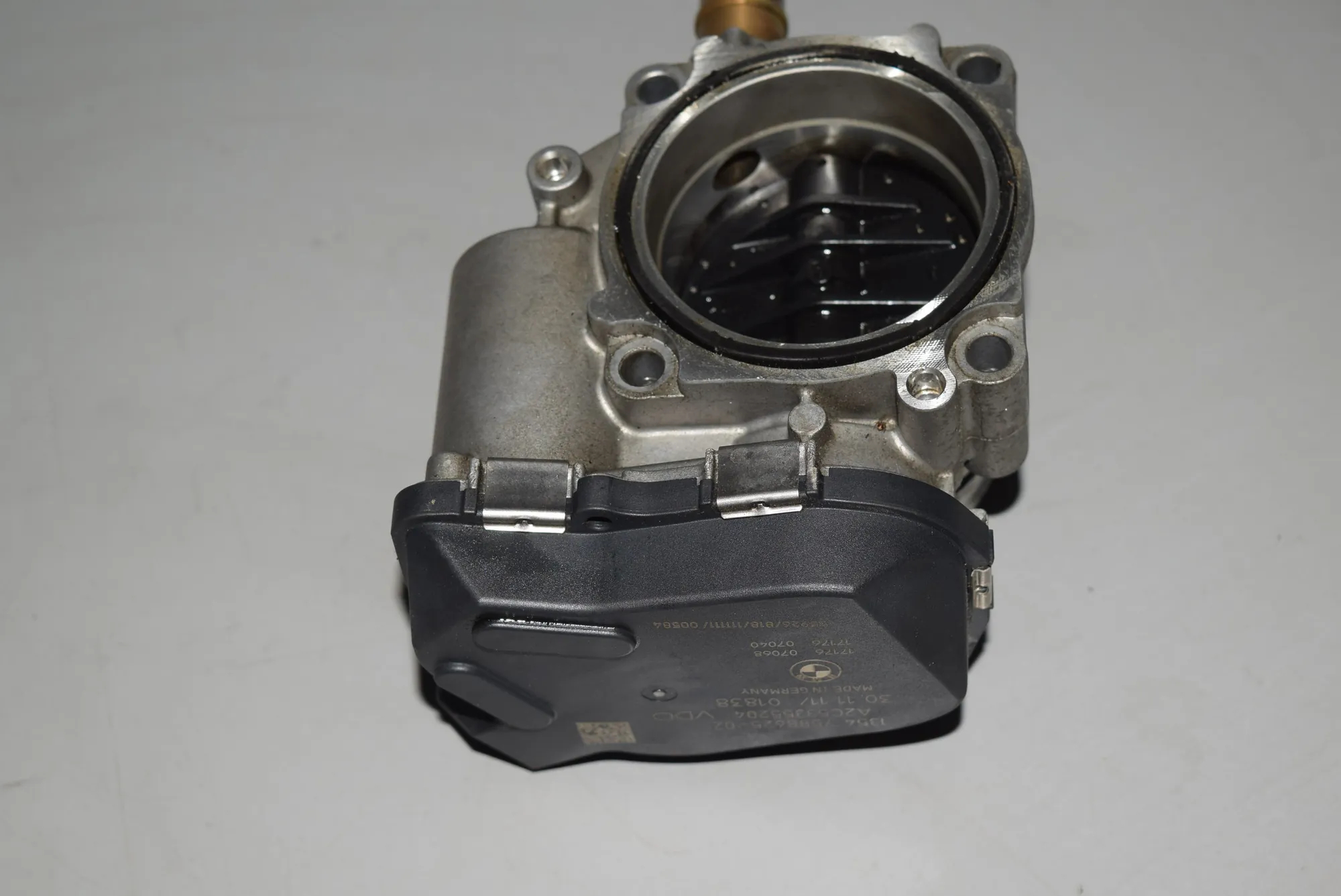 Throttle Body – OEM 7588625 · BMW 3 (F30, F80) 328 i 2011 – 3