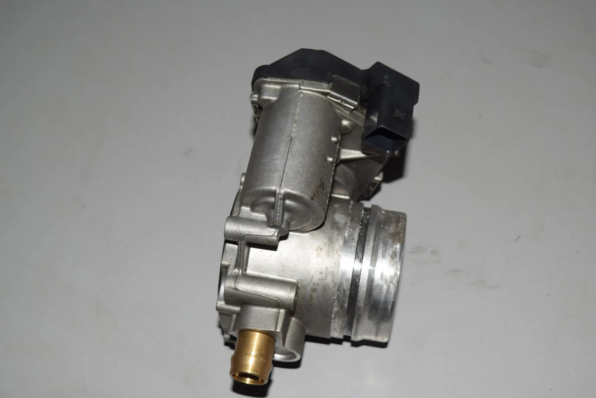 Throttle Body – OEM 7588625 · BMW 3 (F30, F80) 328 i 2011