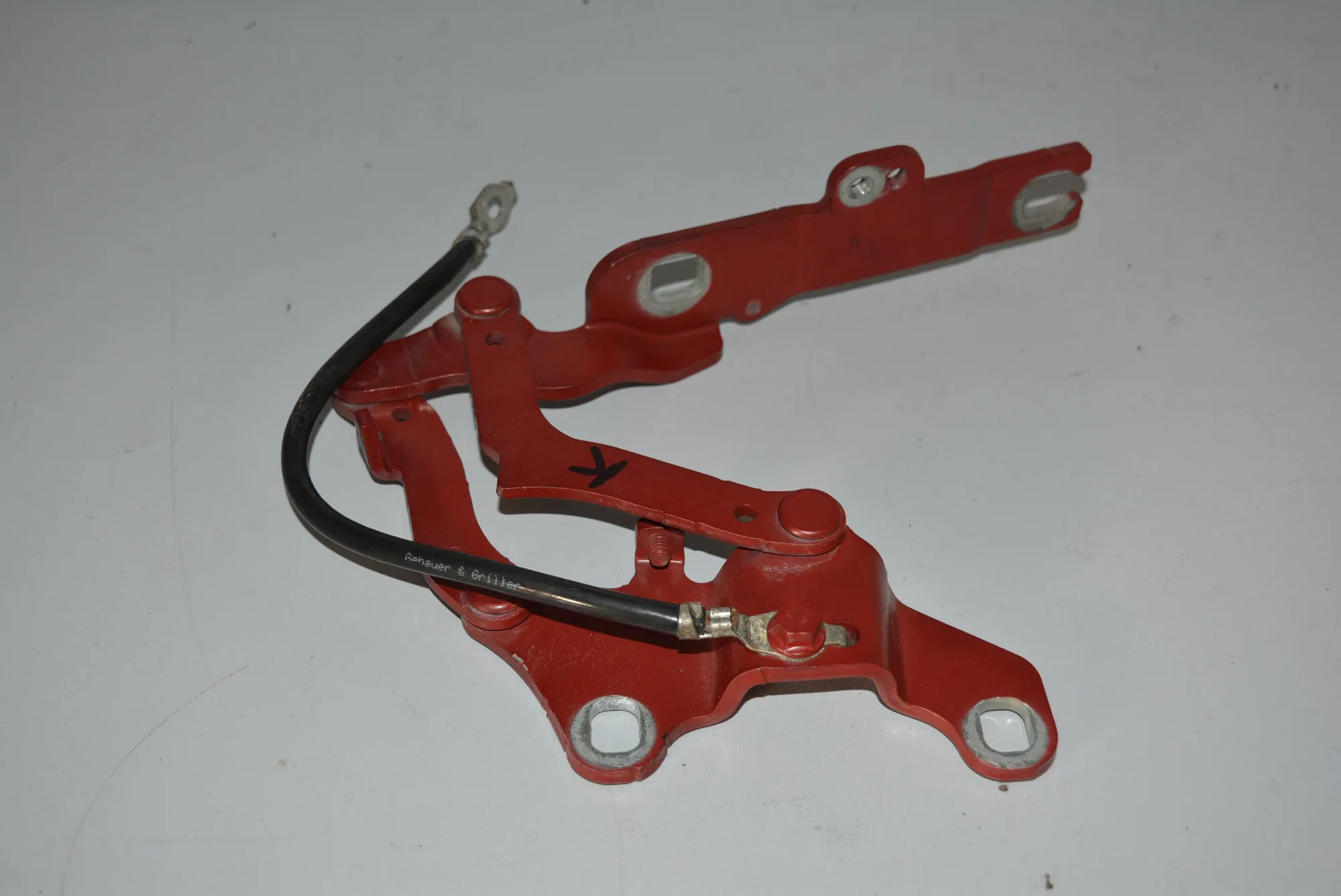 Front Left Bonnet Hinge – OEM 7115263 · BMW 3 Touring (E91) 320 d 2012 – 2