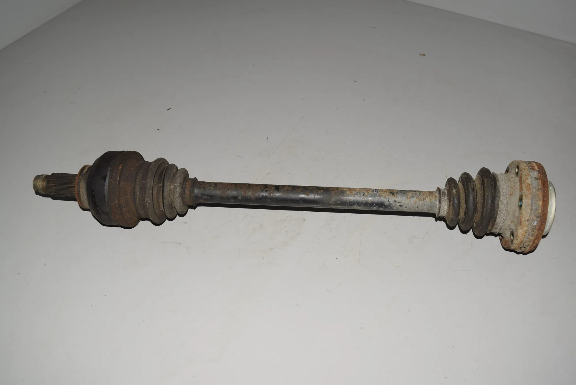 Rear Left Driveshaft – OEM 7502940 · BMW 7 (E38) BMW 7 (E38) 750 i, iL 1997 – 2