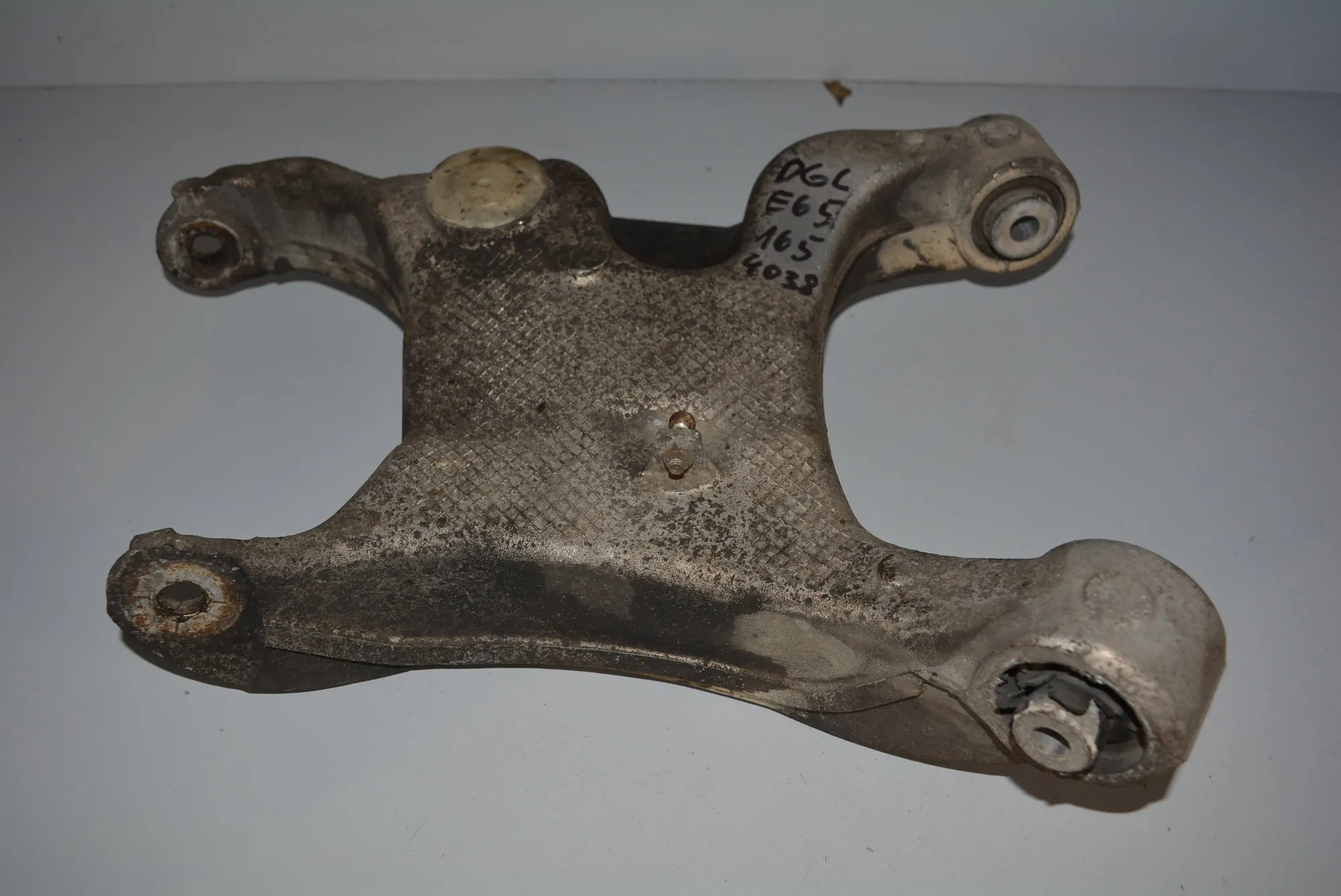 Rear Right Lower Control Arm · BMW 7 (E65, E66, E67) BMW 7 (E65, E66, E67) 735 i, Li 2002