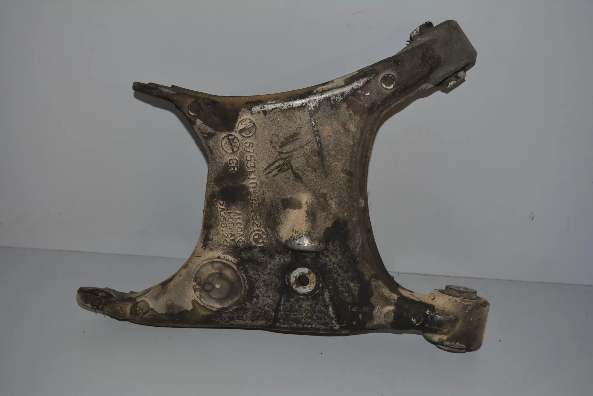 Rear Right Lower Control Arm · BMW 7 (E65, E66, E67) BMW 7 (E65, E66, E67) 735 i, Li 2002 – 2