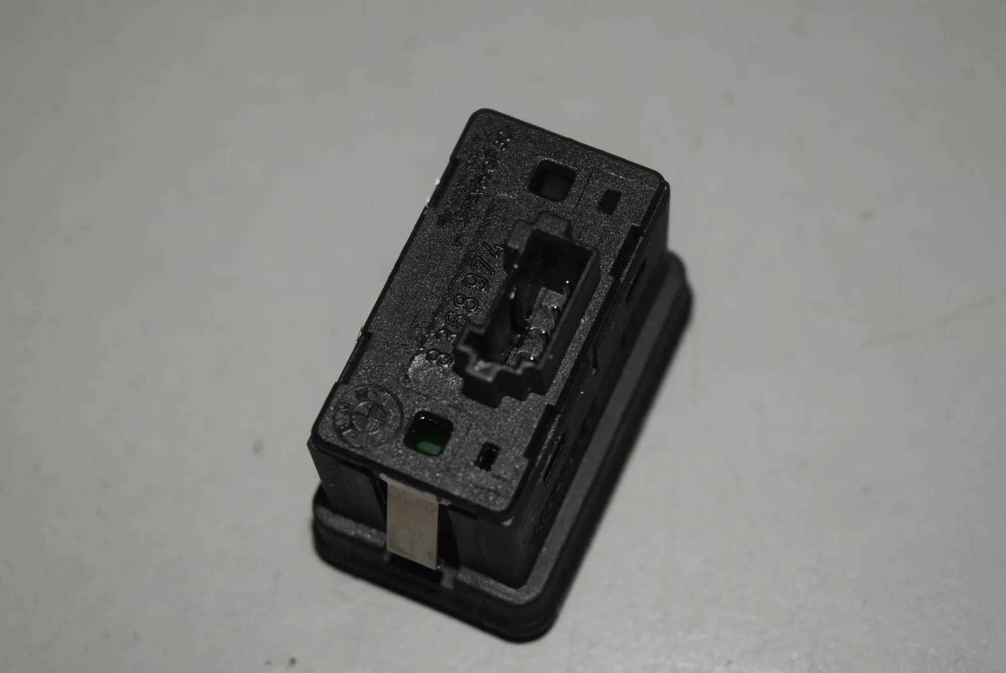 Rear Right Door Window Switch – OEM 8368974 · BMW 5 Touring (E39) 530 d 1999 – 2
