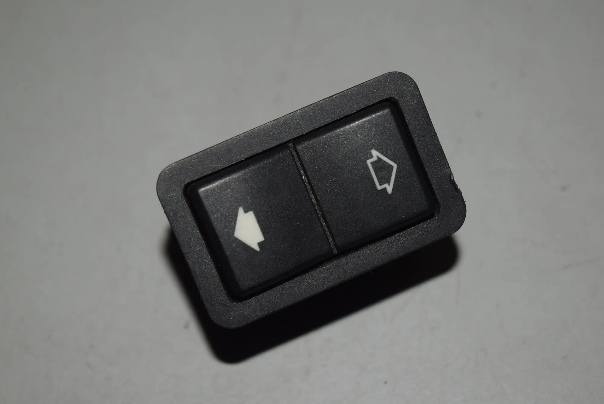 Rear Right Door Window Switch – OEM 8368974 · BMW 5 Touring (E39) 530 d 1999