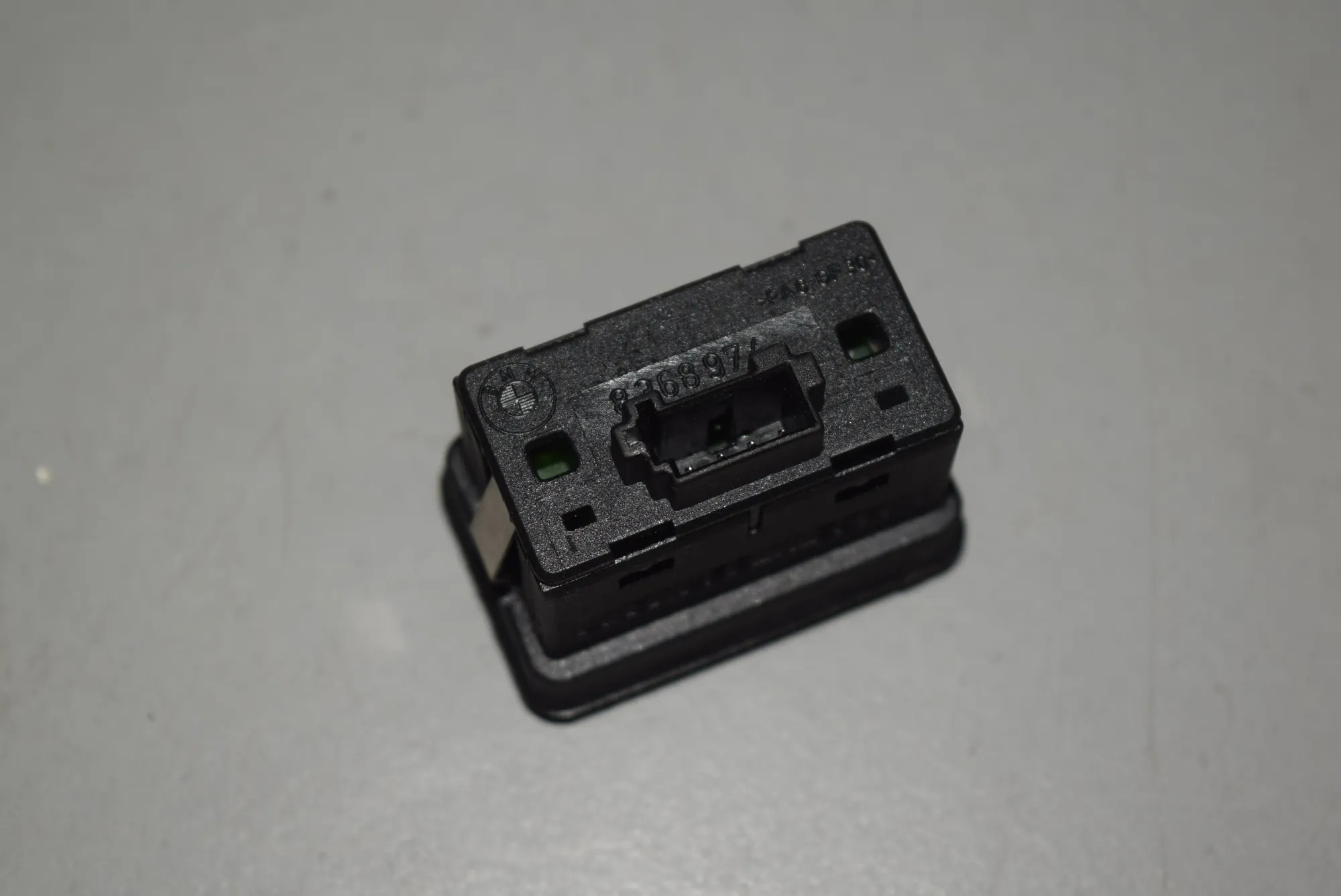 Rear Left Door Window Switch – OEM 8368974 · BMW 5 Touring (E39) 530 d 1999 – 4