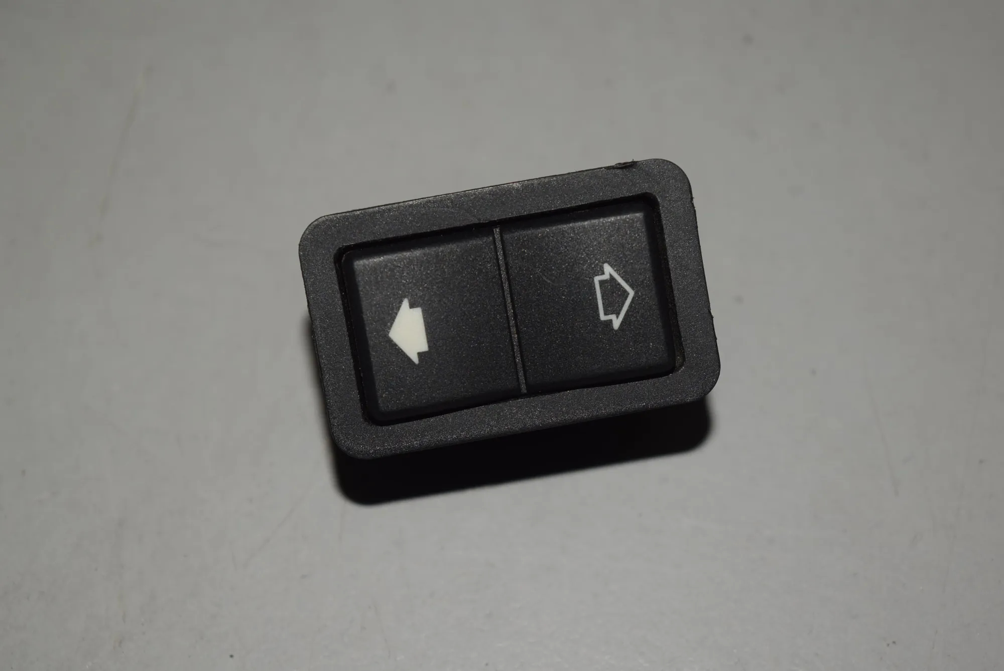 Rear Left Door Window Switch – OEM 8368974 · BMW 5 Touring (E39) 530 d 1999