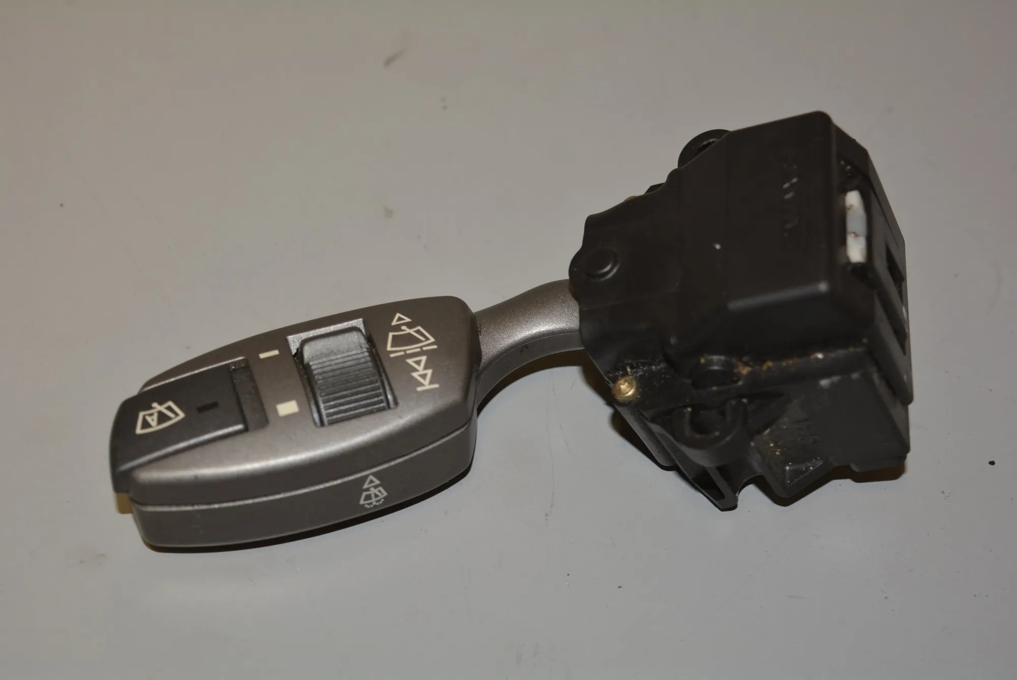 Other Interior Parts – OEM 6911519 · BMW 7 (E65, E66, E67) BMW 7 (E65, E66, E67) 2001