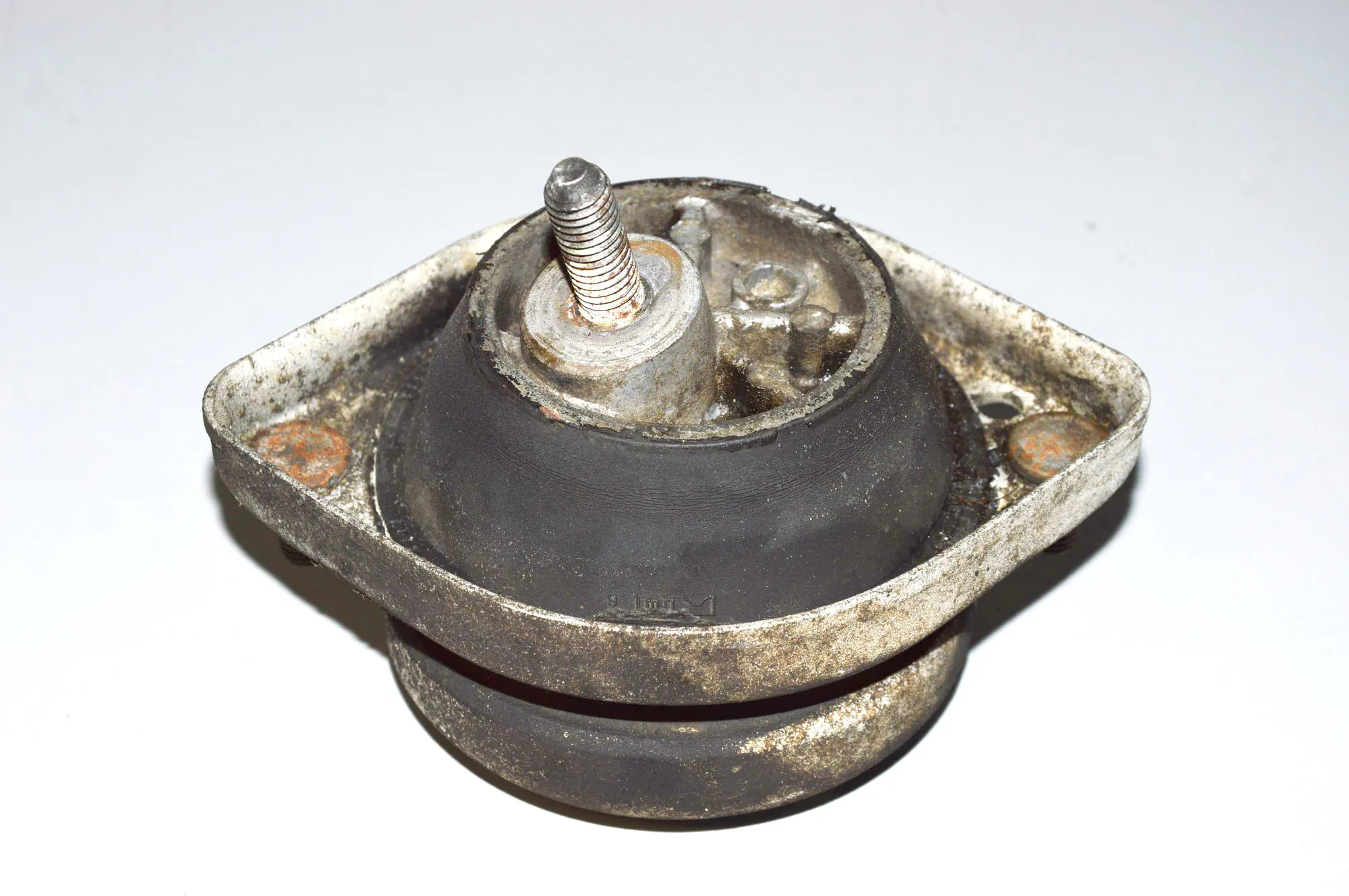 Left Side Engine Mount – OEM 22111097251 · BMW 7 (E38) 728 i, iL 1999