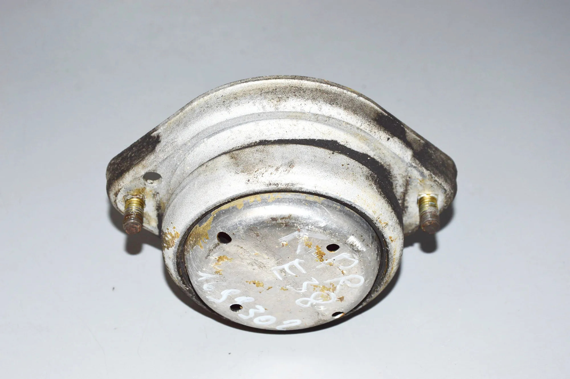 Left Side Engine Mount – OEM 22111097251 · BMW 7 (E38) 728 i, iL 1999 – 3
