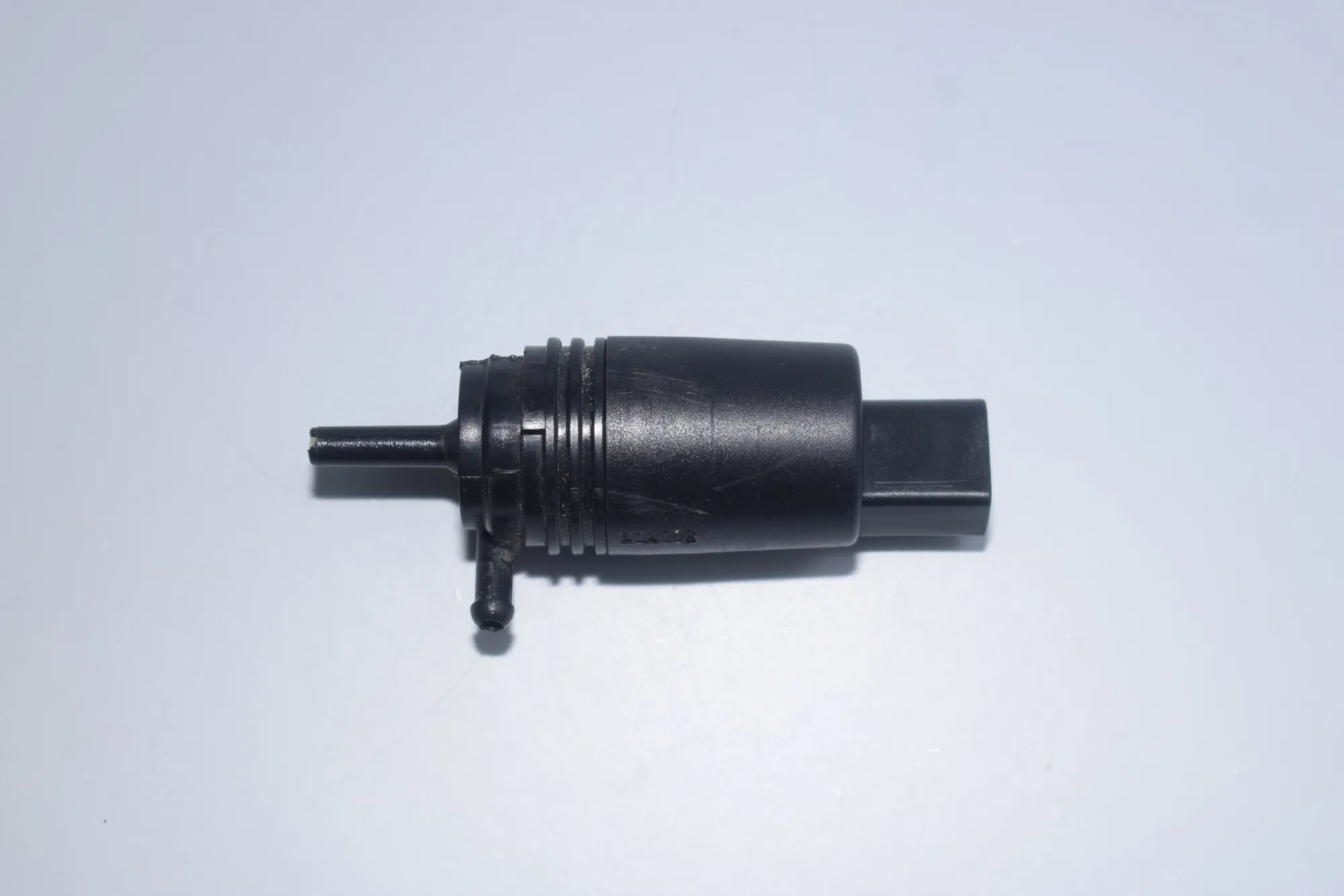 Washer Tank Motor – OEM 8377612 · BMW 5 (E39) 530 d 2001 – 3