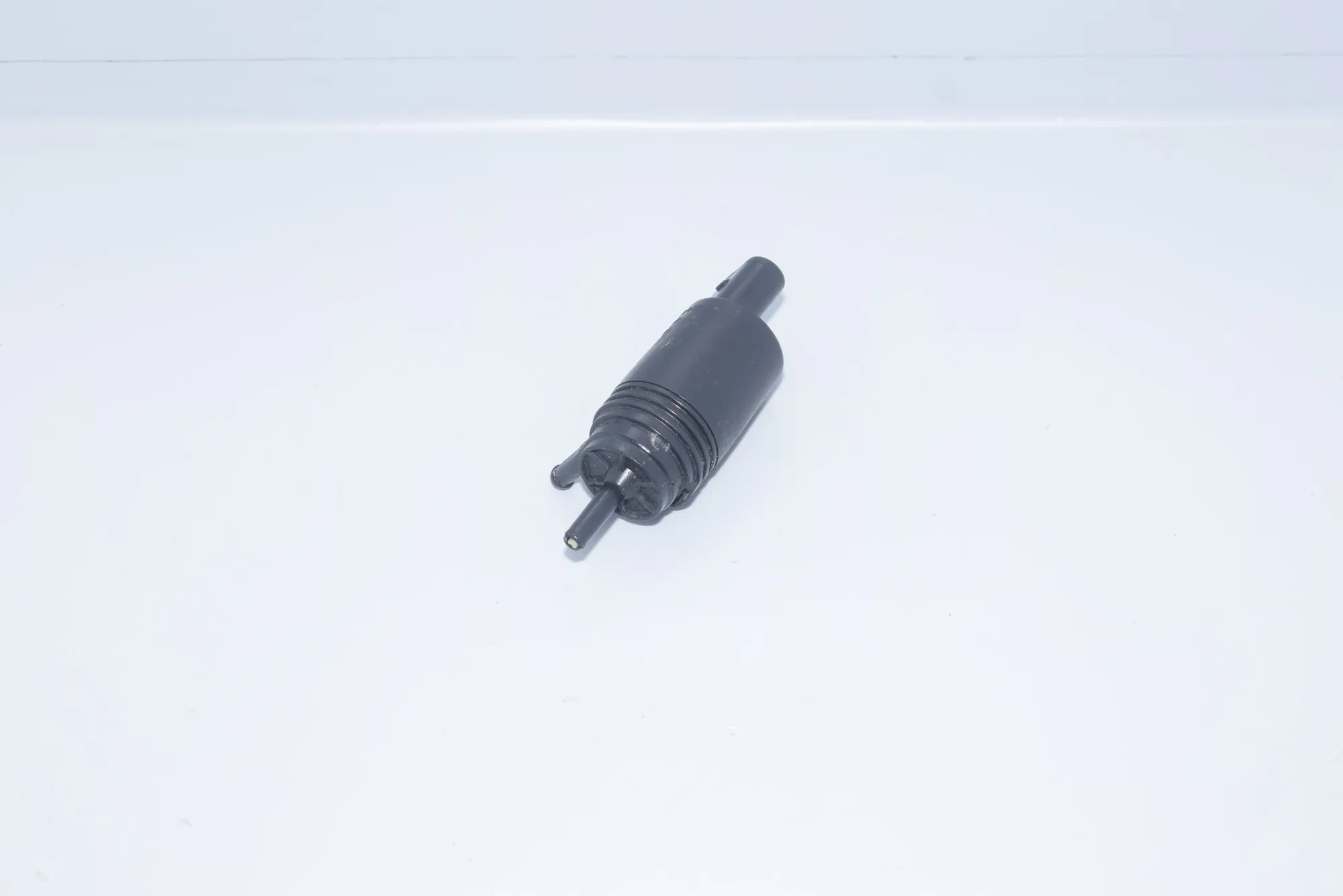 Washer Tank Motor – OEM 8377612 · BMW 5 (E39) 530 d 2001
