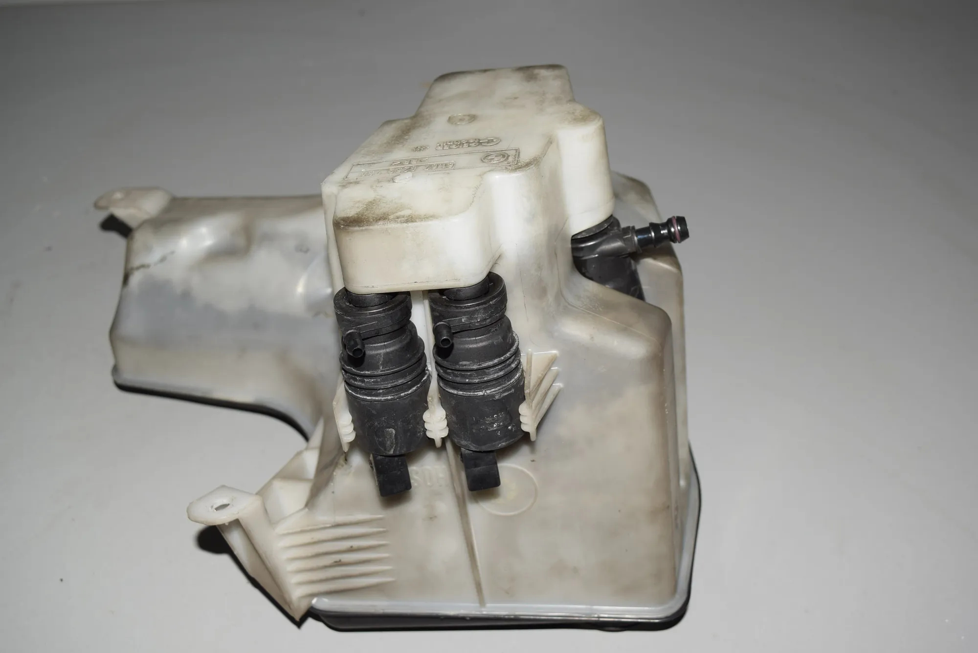 Window Washer Tank – OEM 8252738 · BMW X5 (E53) 3.0 d 2004 – 4