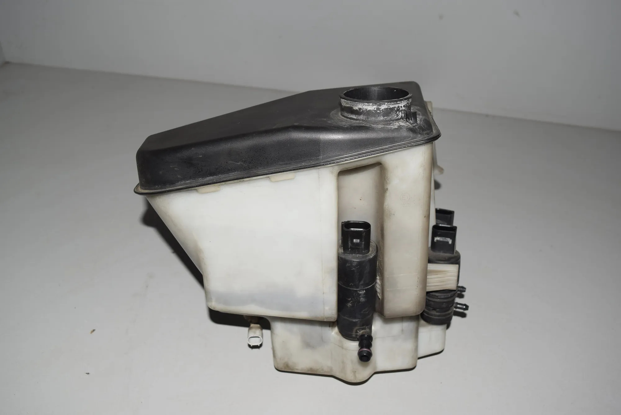 Window Washer Tank – OEM 8252738 · BMW X5 (E53) 3.0 d 2004 – 3