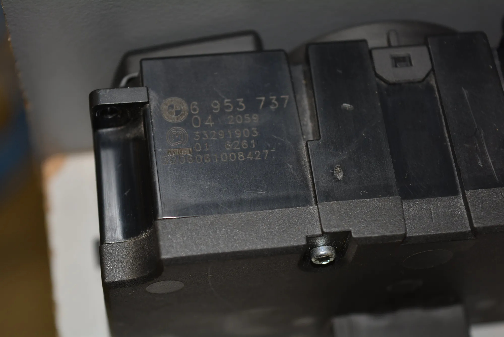 Headlight Switch Control Unit – OEM 6953737 · BMW 5 (E60) BMW 5 (E60) 2005 – 4