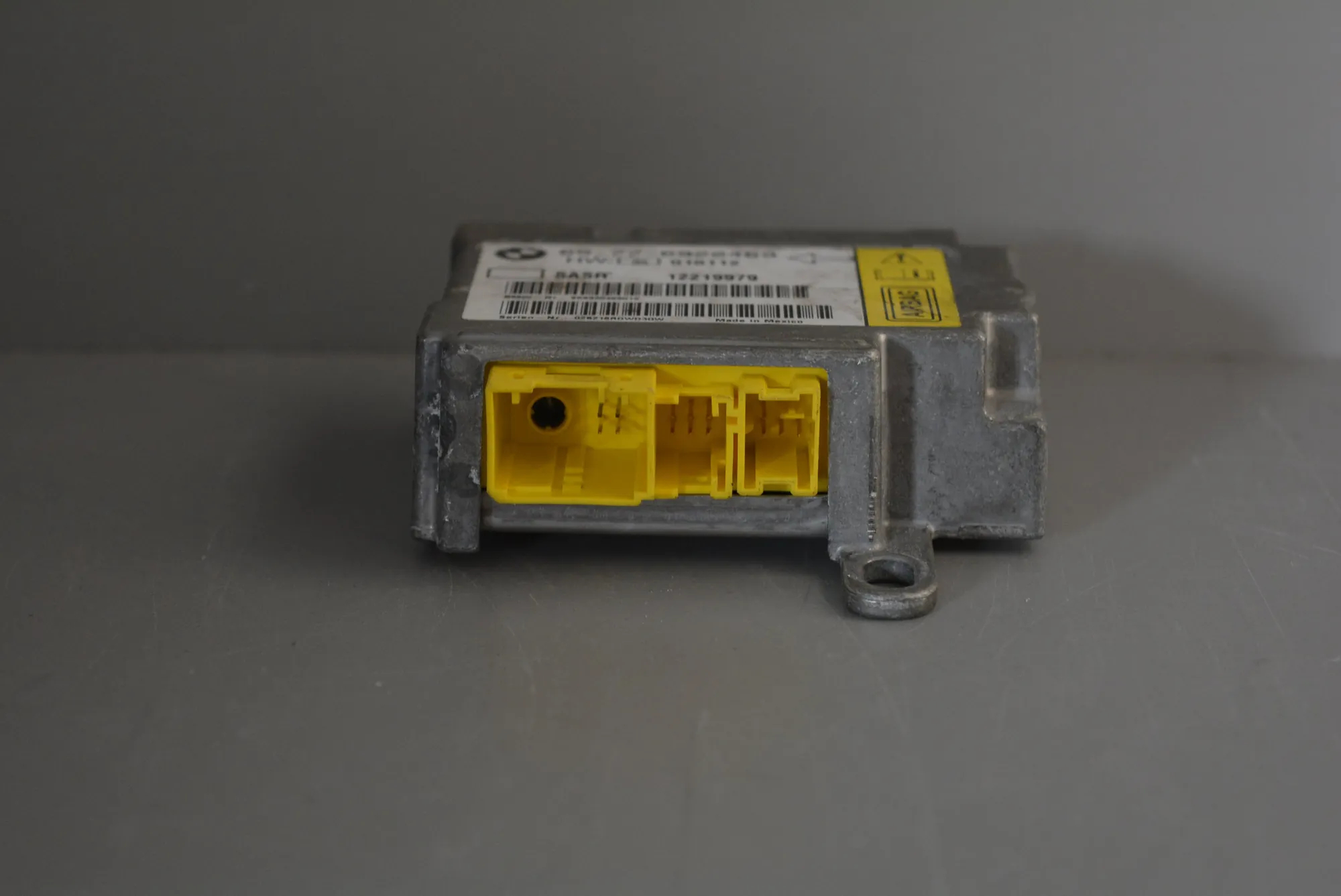 SRS Control Unit – OEM 6920469 · BMW 7 (E65, E66, E67) BMW 7 (E65, E66, E67) 2002 – 3
