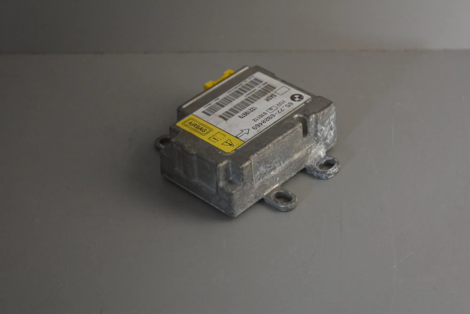 SRS Control Unit – OEM 6920469 · BMW 7 (E65, E66, E67) BMW 7 (E65, E66, E67) 2002
