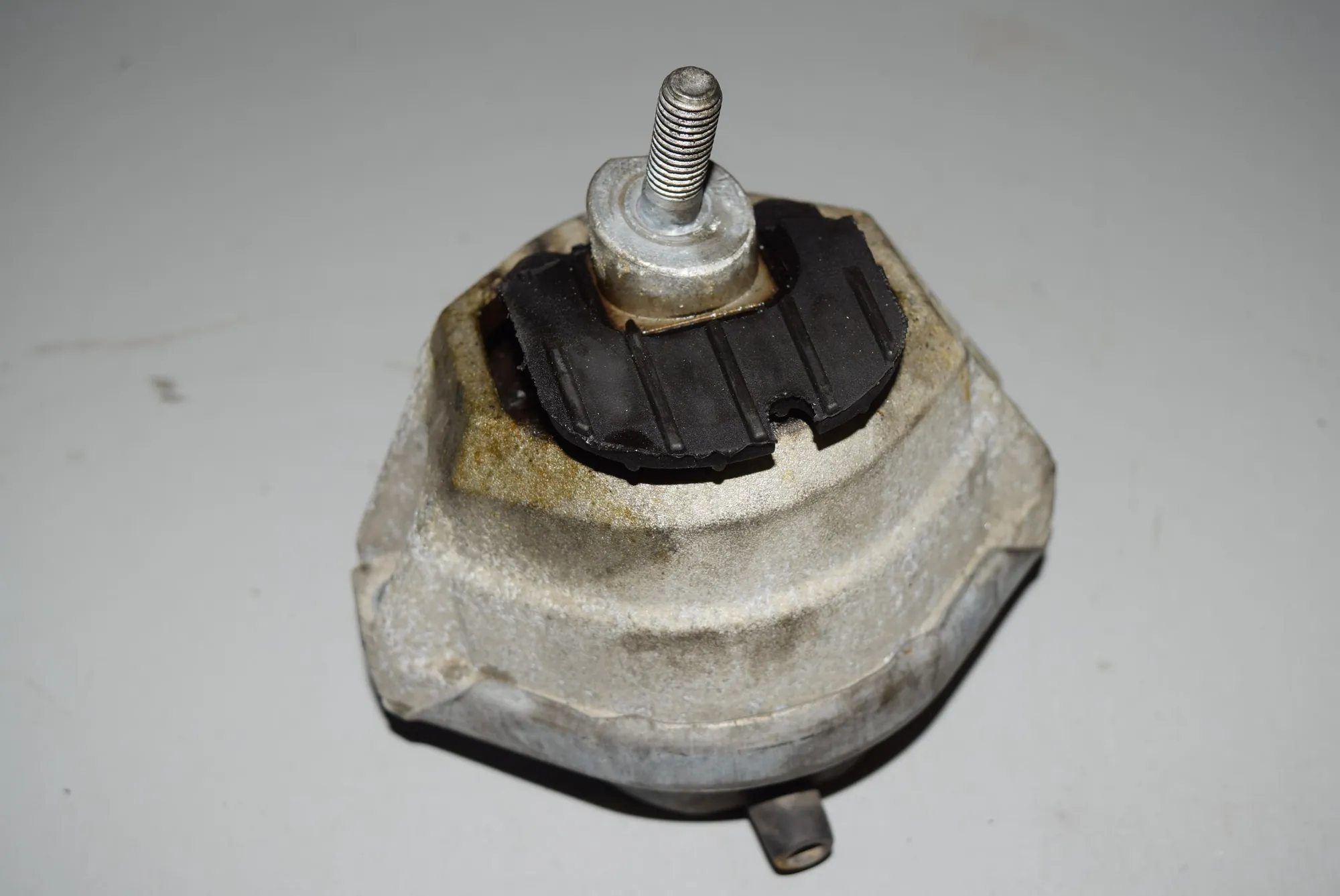 Right Side Engine Mount · BMW BMW 5 (E60) 2007