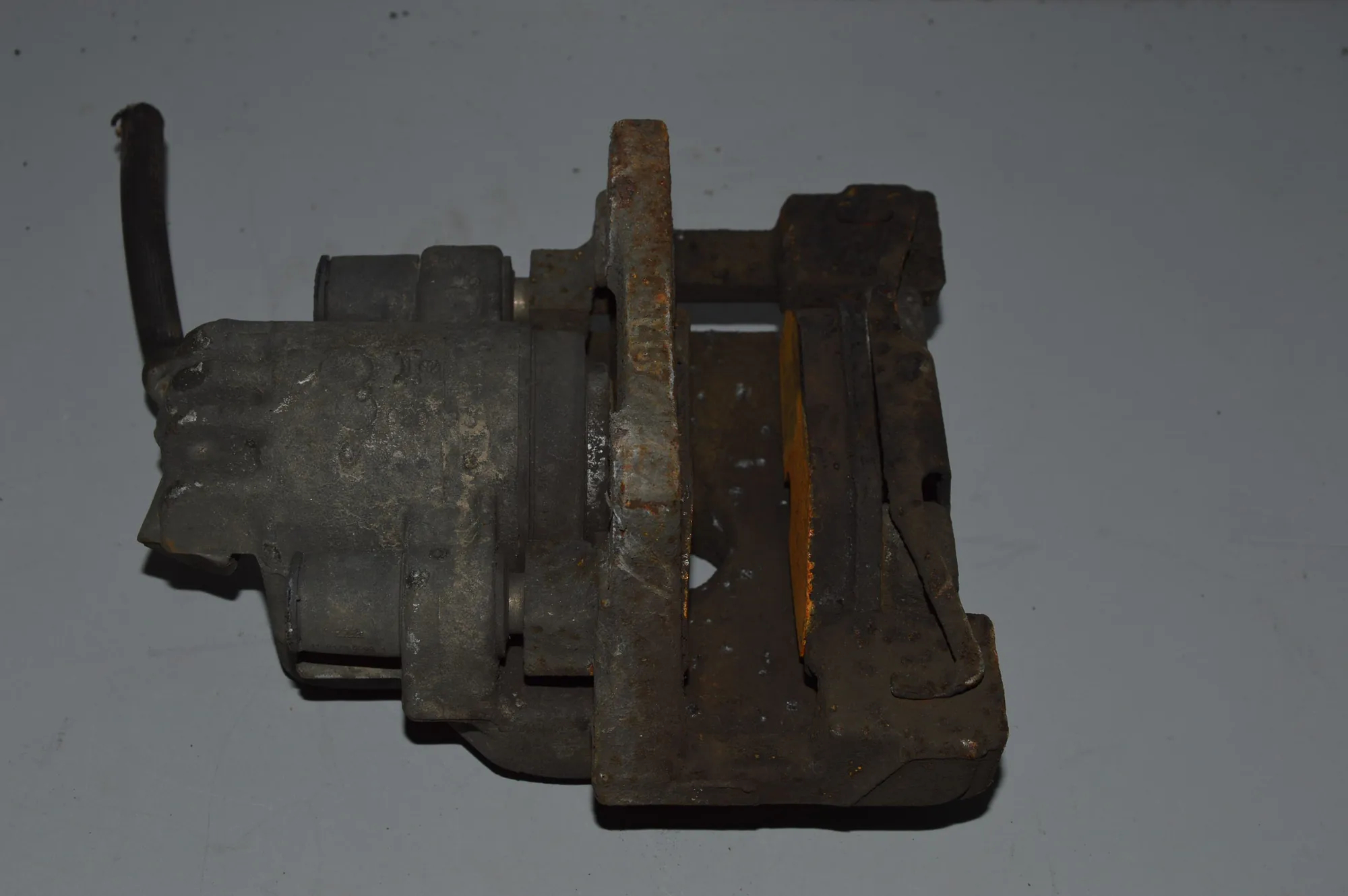 Rear Left Brake Caliper · BMW 5 Touring (E39) 530 d 2001 – 3