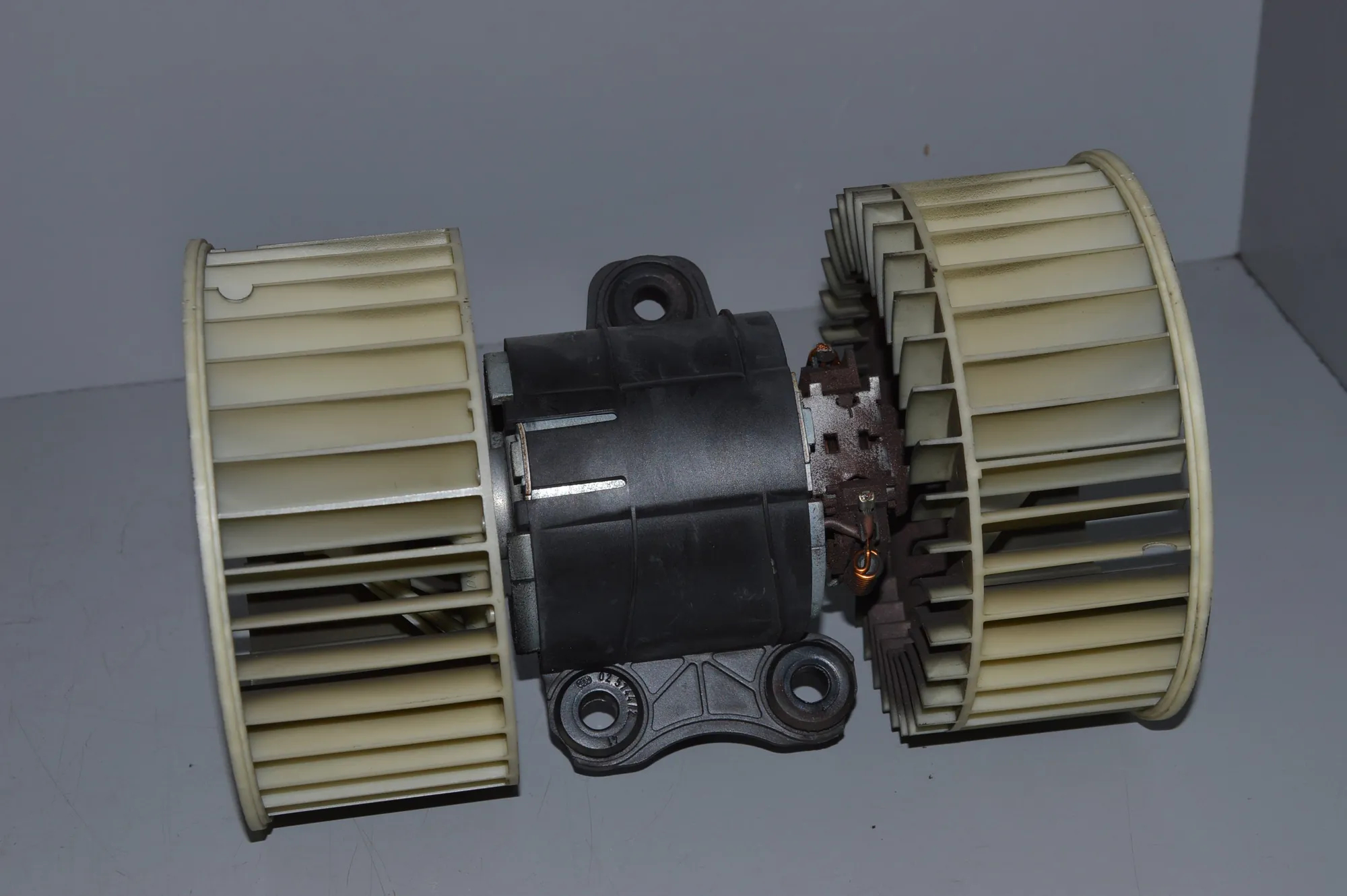 Heater Blower Fan – OEM 64118385558 · BMW 5 Touring (E39) 530 d 2001 – 4