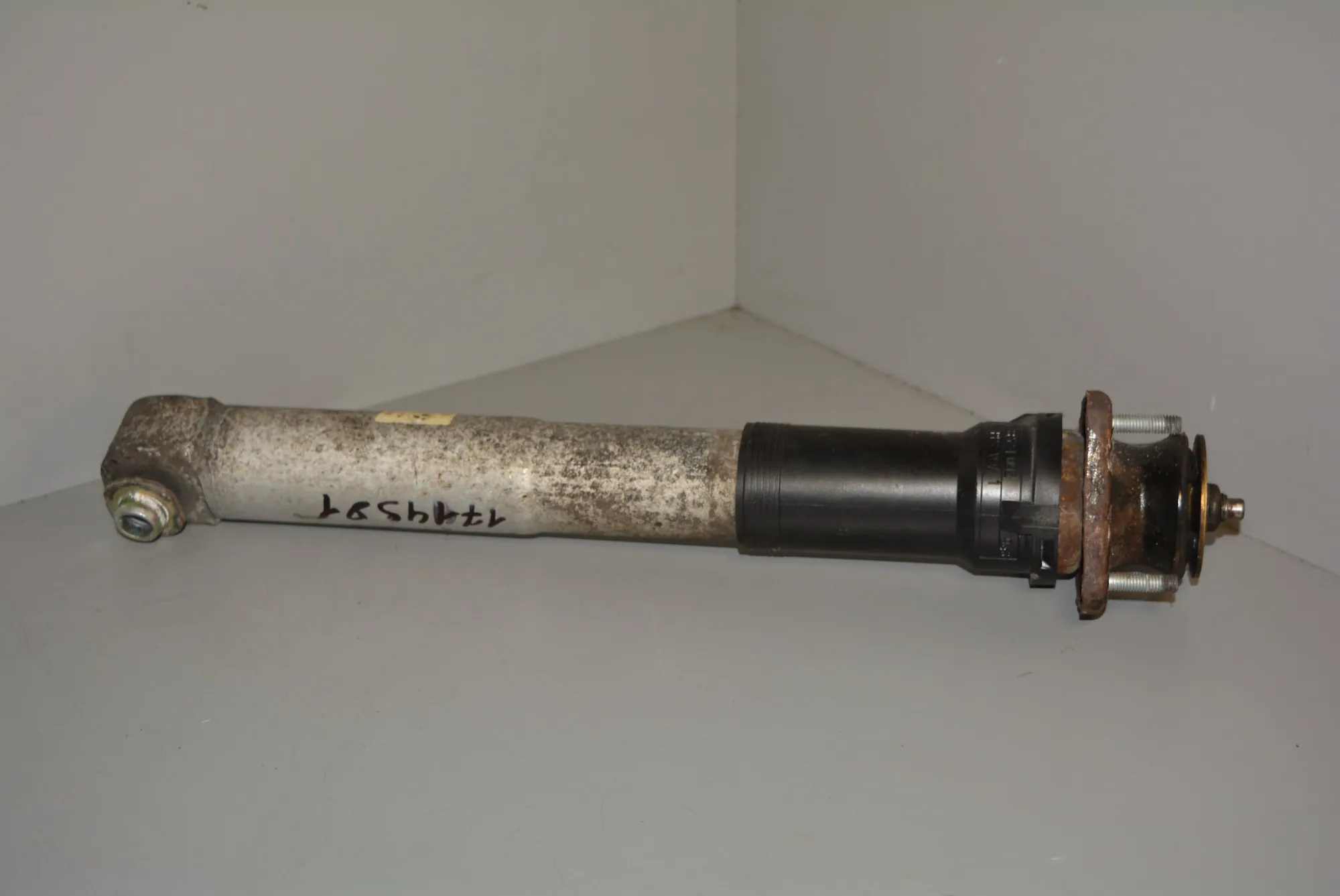 Rear Right Shock Absorber – OEM 33521094057 · BMW 5 Touring (E39) 530 d 2001
