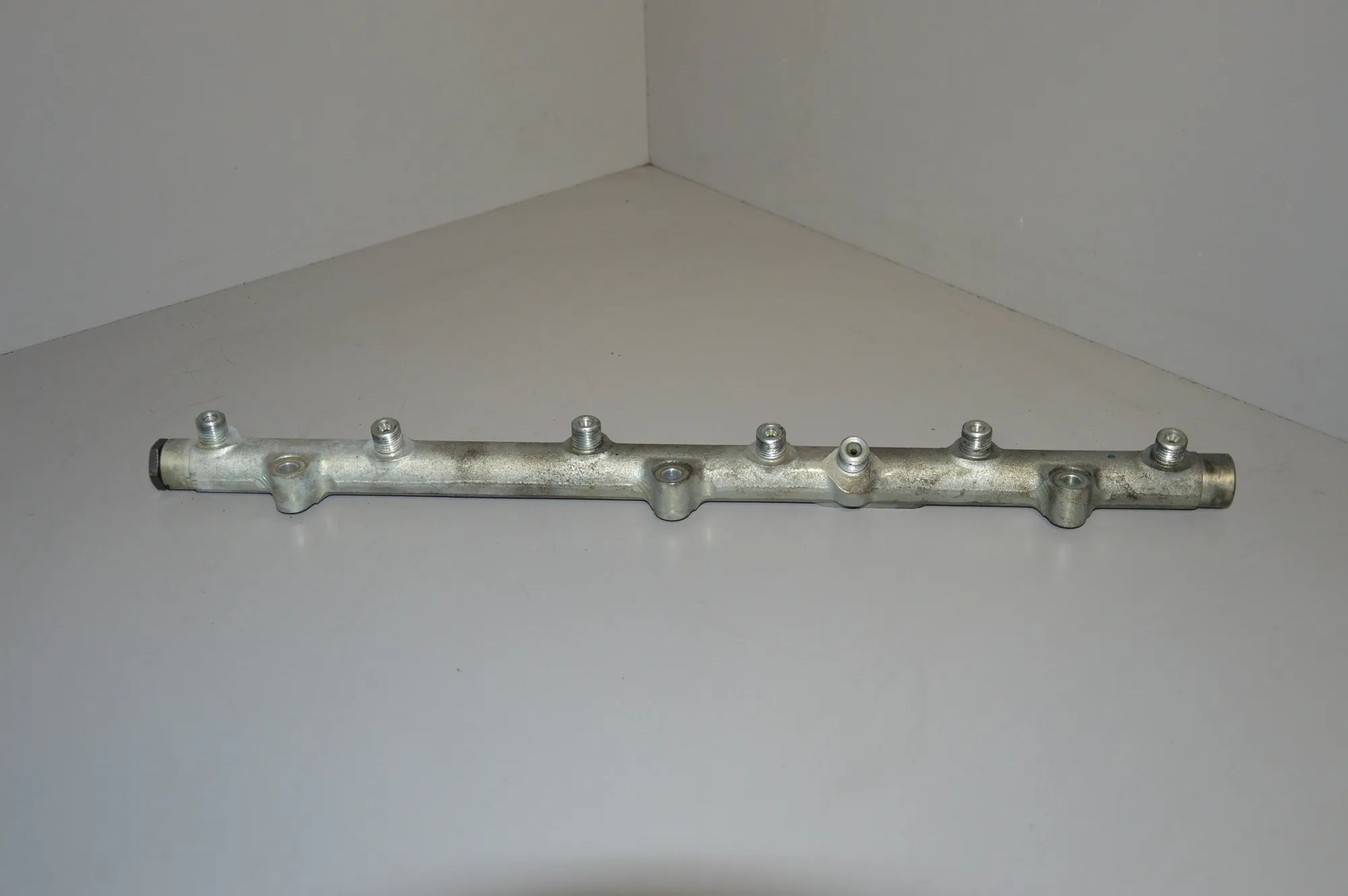 Fuel Rail – OEM BOSCH0445216002 · BMW 5 Touring (E39) 530 d 2001
